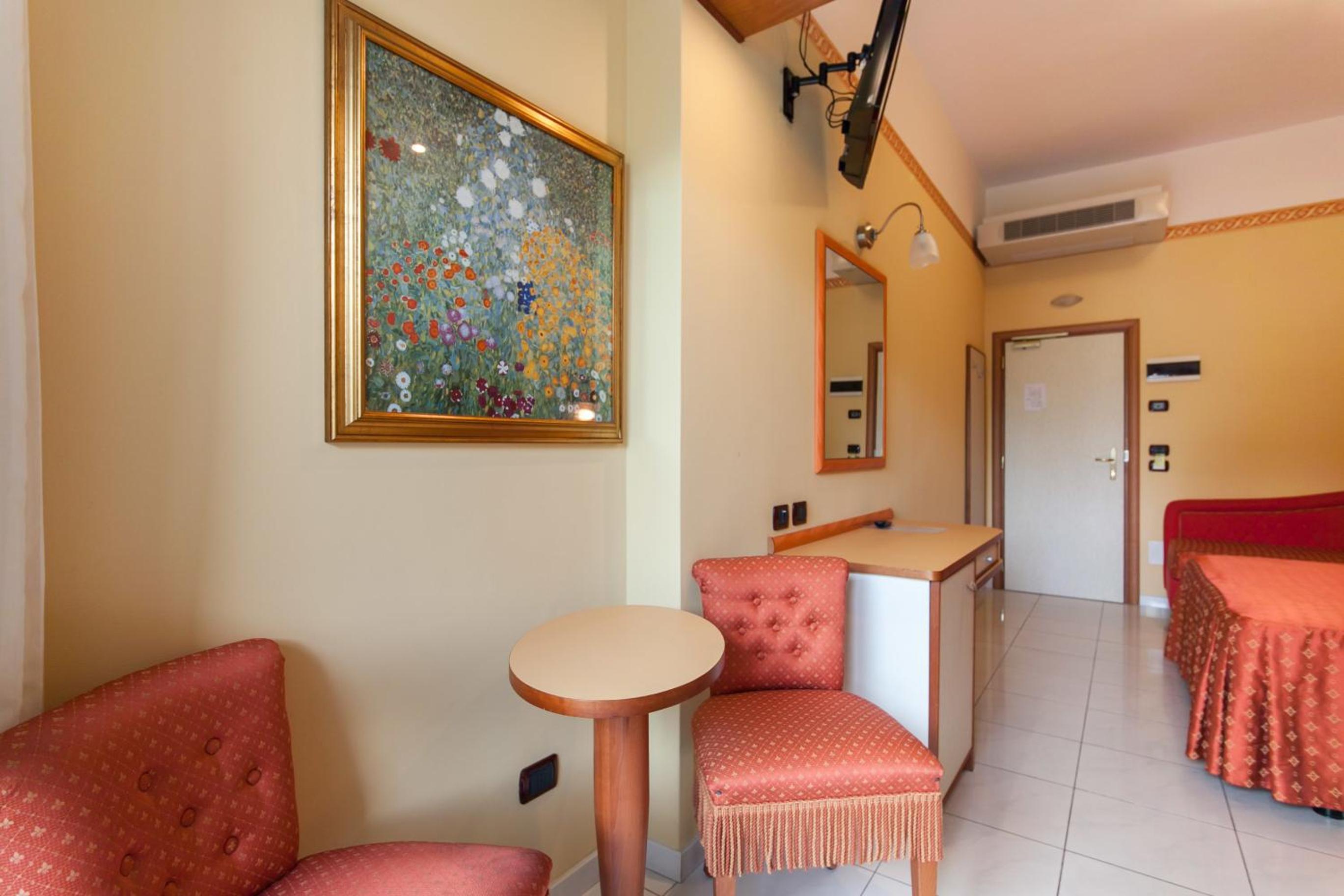 Double or Twin Room photo 2