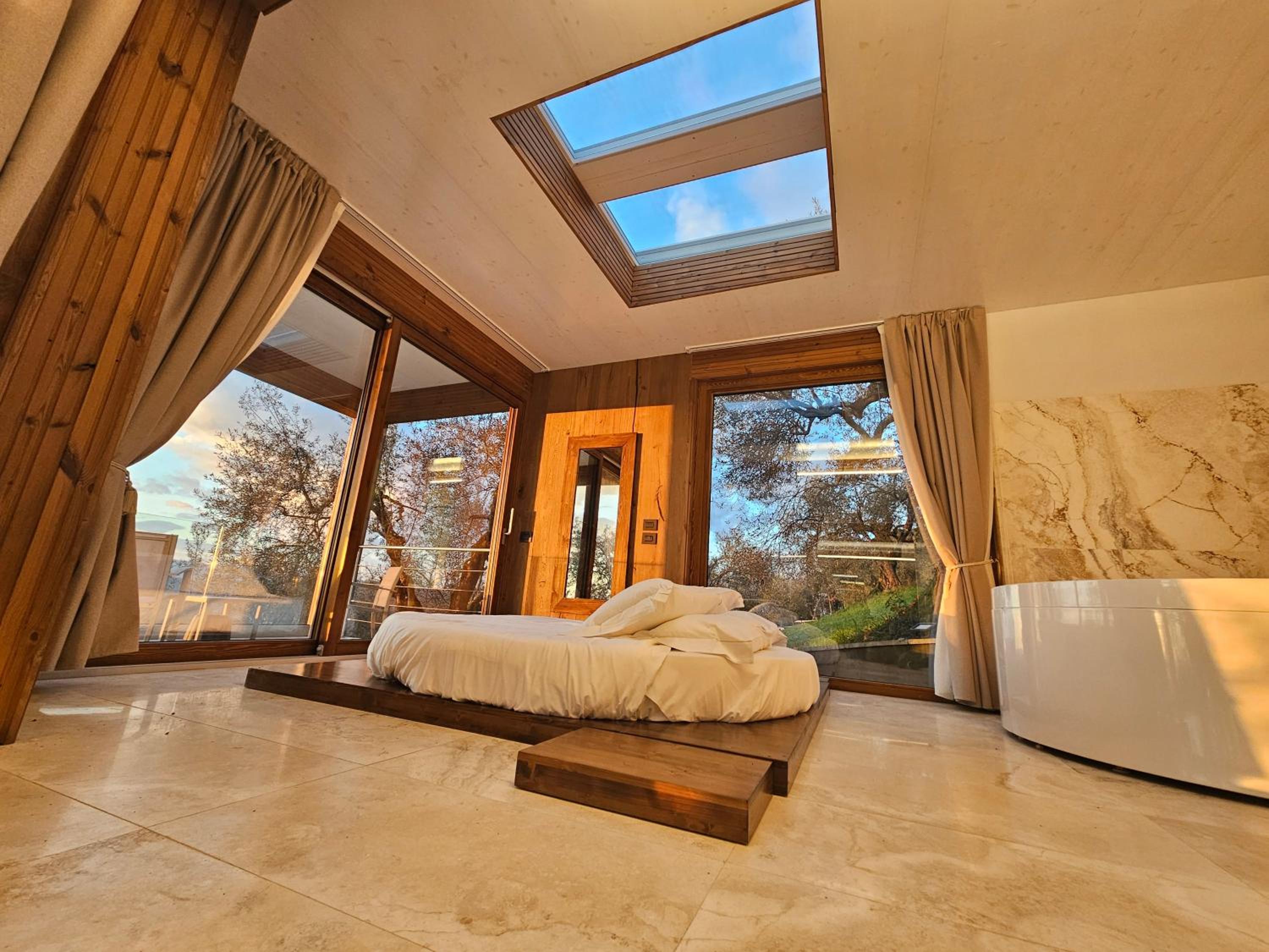 Suite with Spa Bath - Photo 11