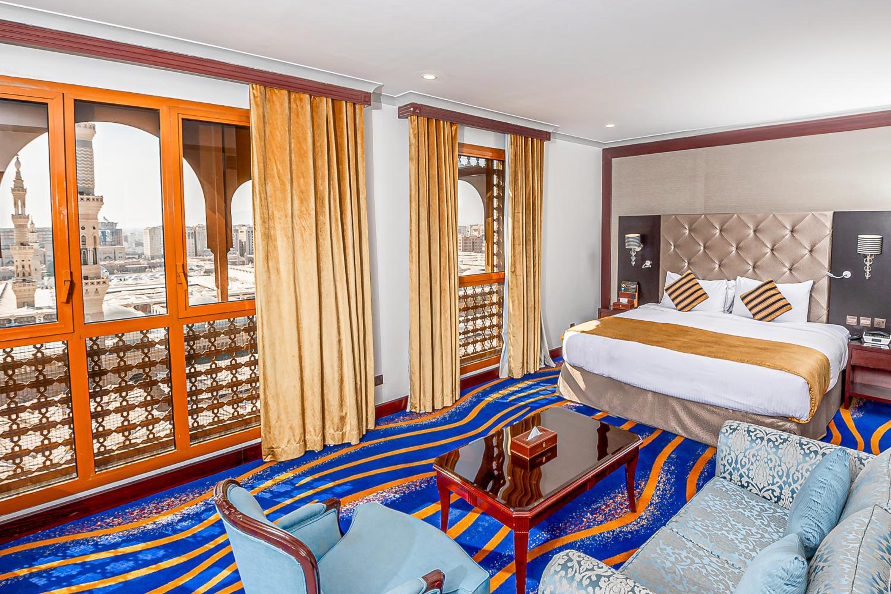 Royal 4-Bedrooms Suite with Haram View