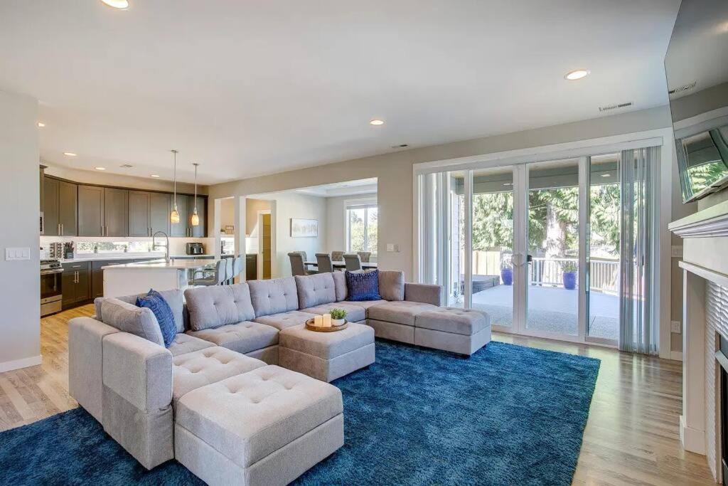 Five-Bedroom House photo 1