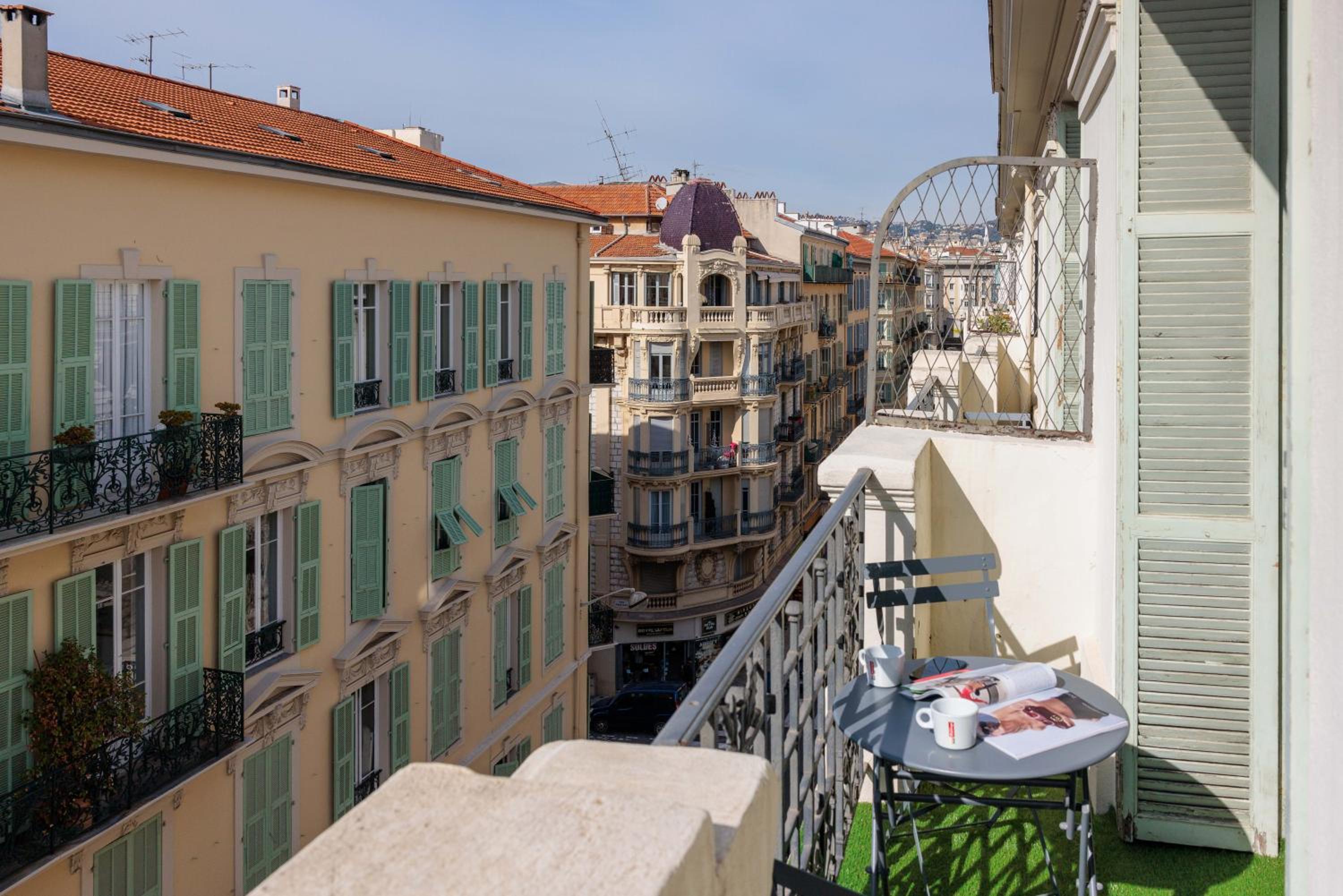 Enjoy morning coffee with a stunning city view!