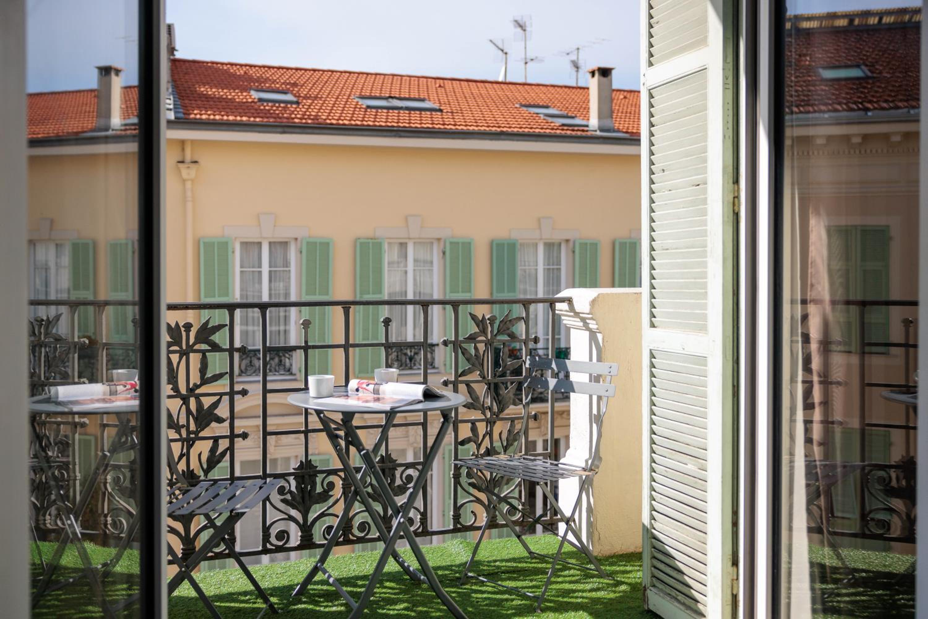 Enjoy cozy mornings with stunning balcony views!