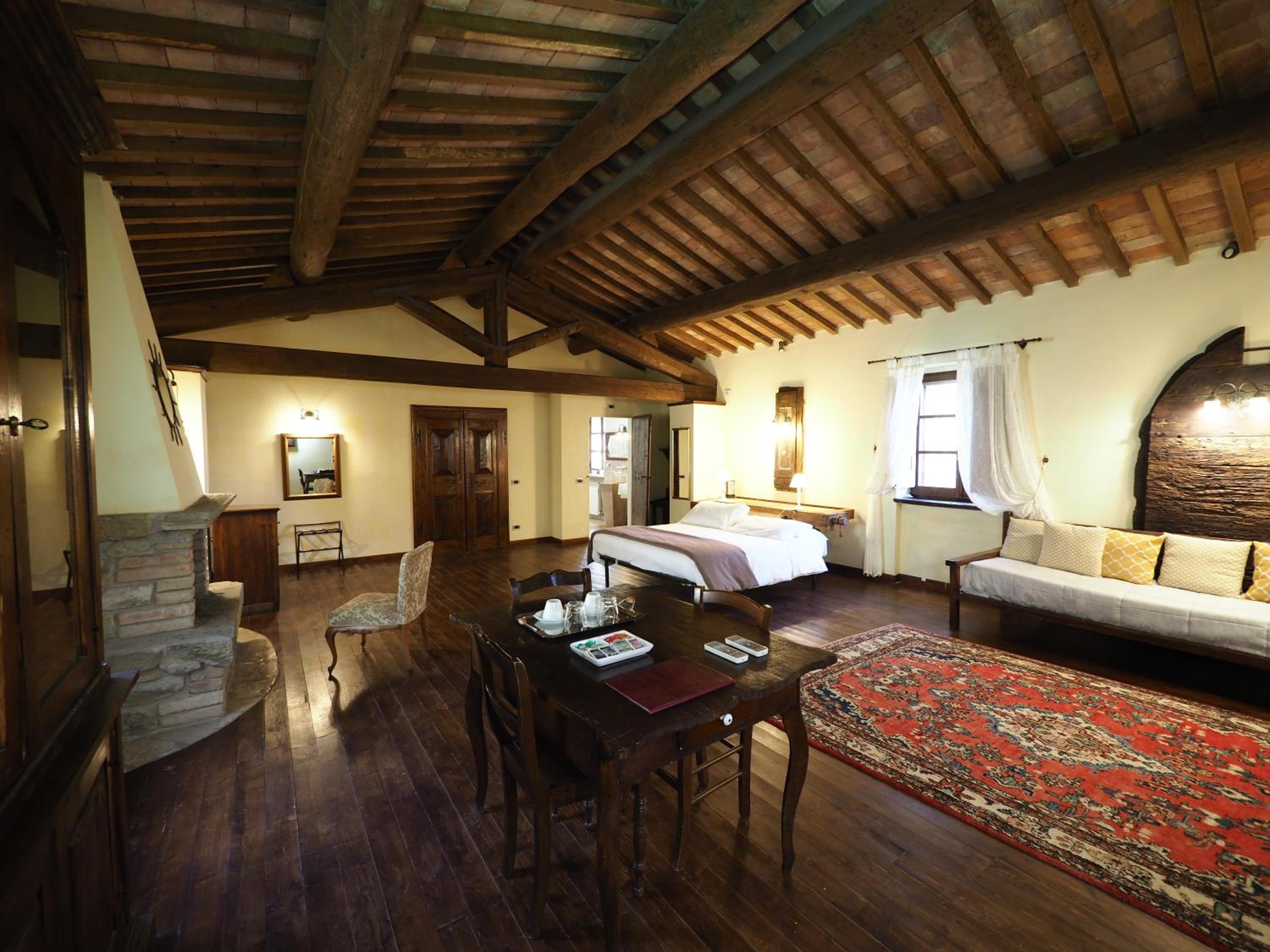 Suite - Photo 3