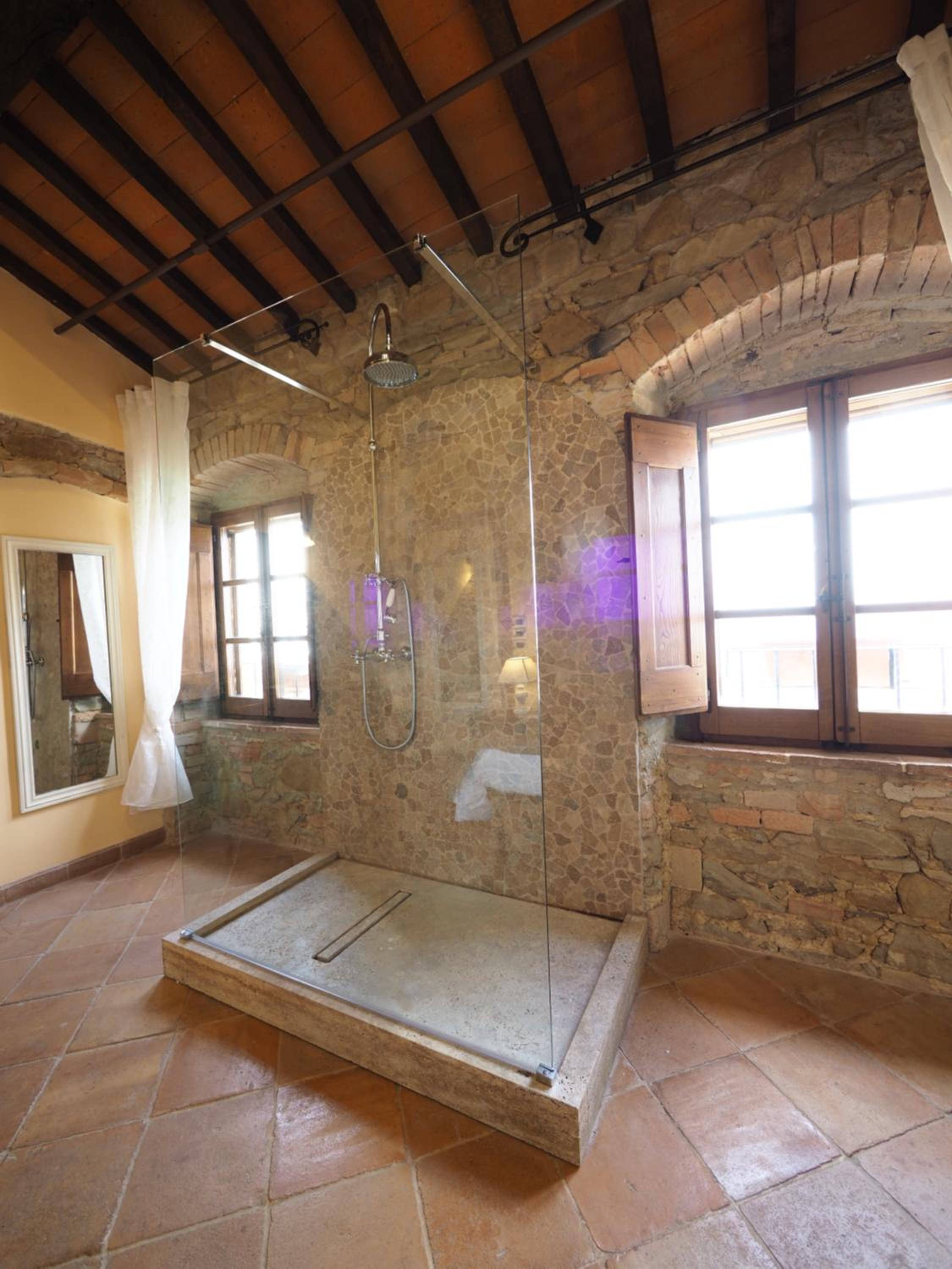 Suite - Photo 12