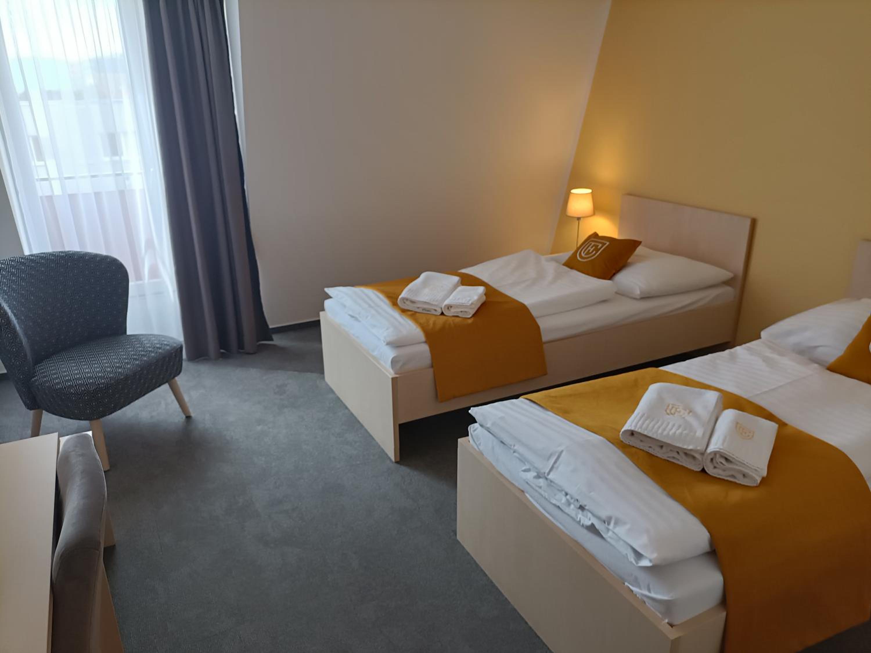 Standard Twin Room - Photo 4