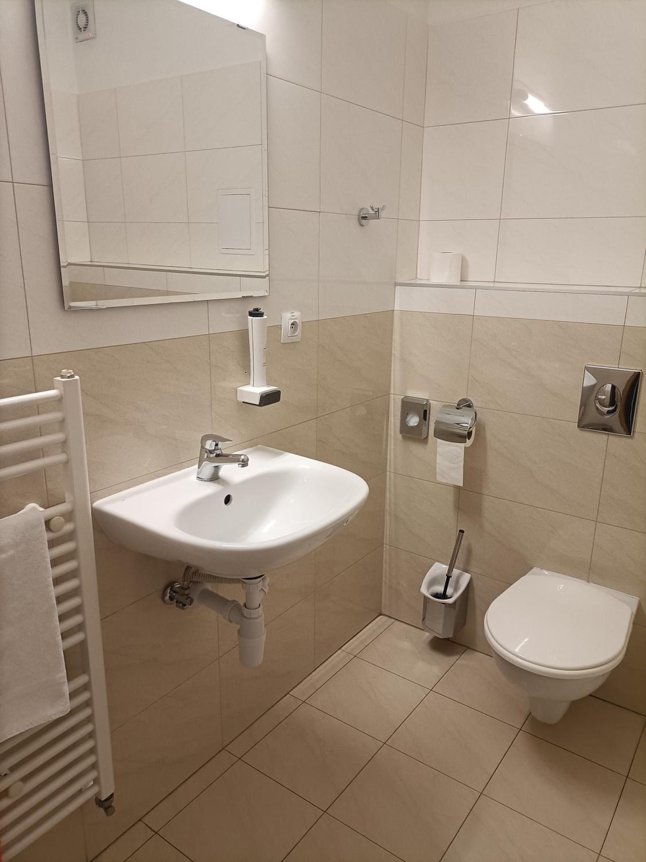 Standard Twin Room - Photo 7
