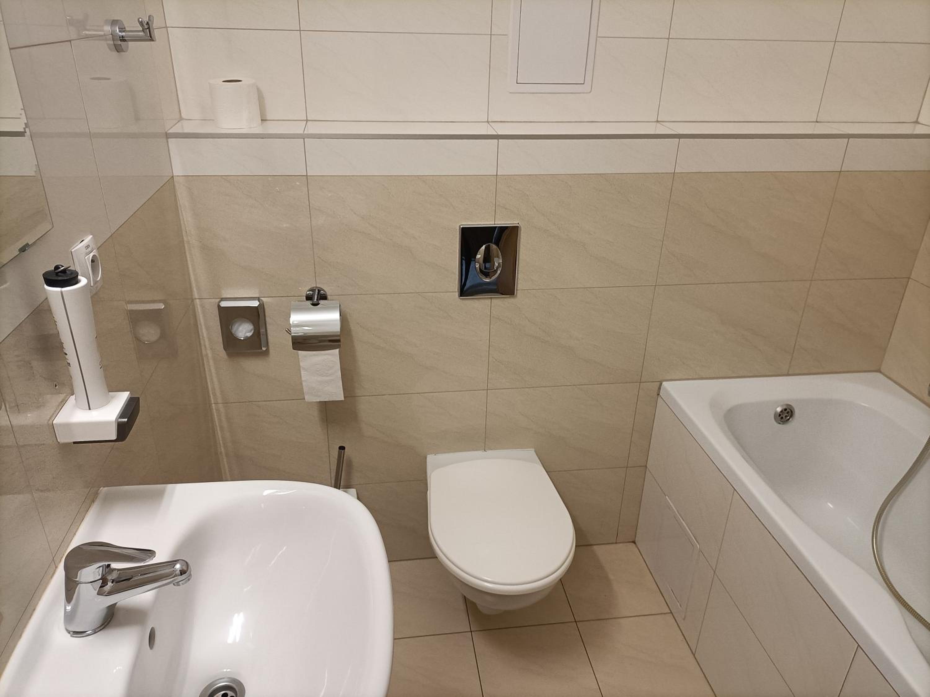 Standard Twin Room - Photo 8