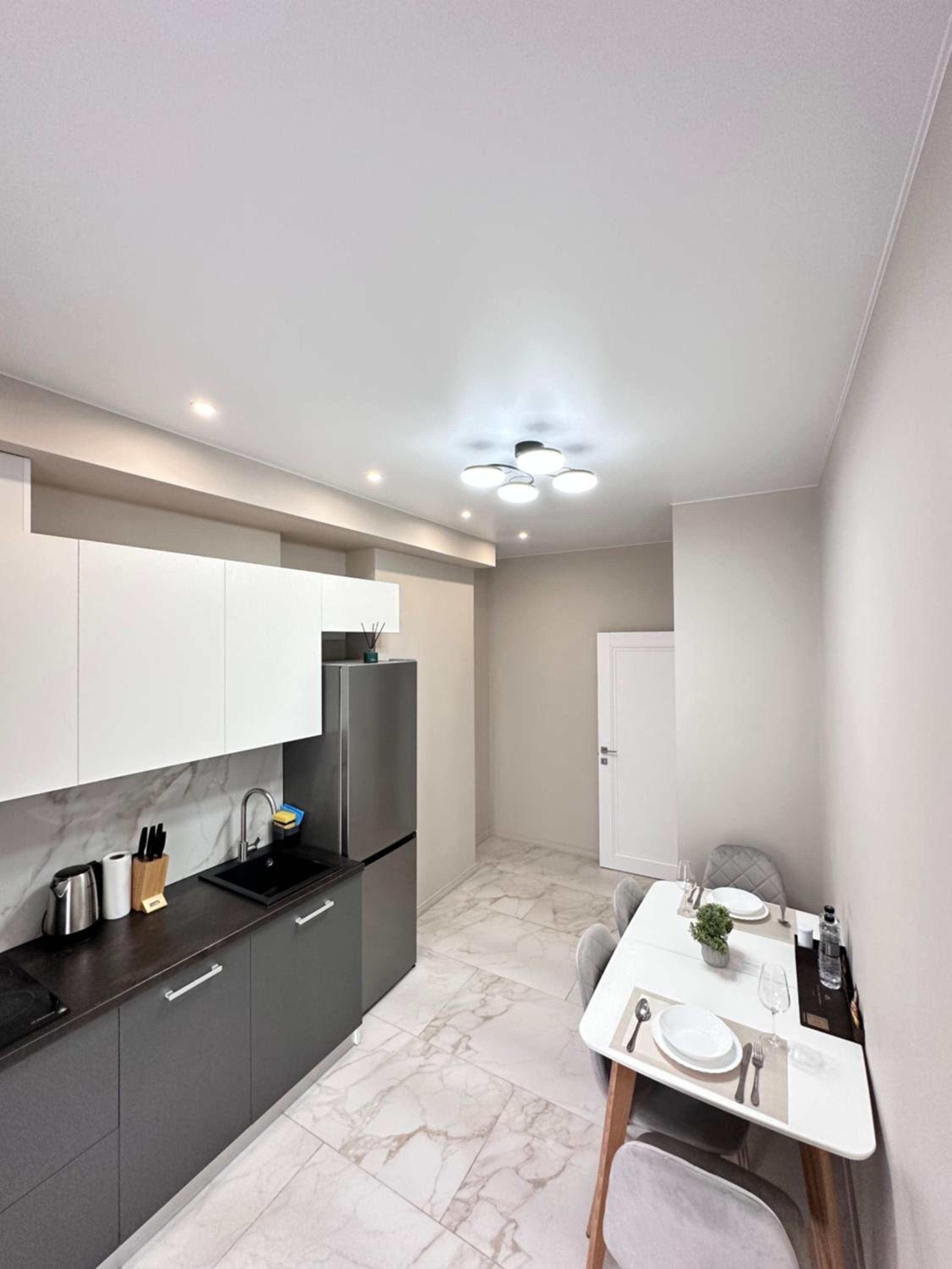 One-Bedroom Apartment photo 2