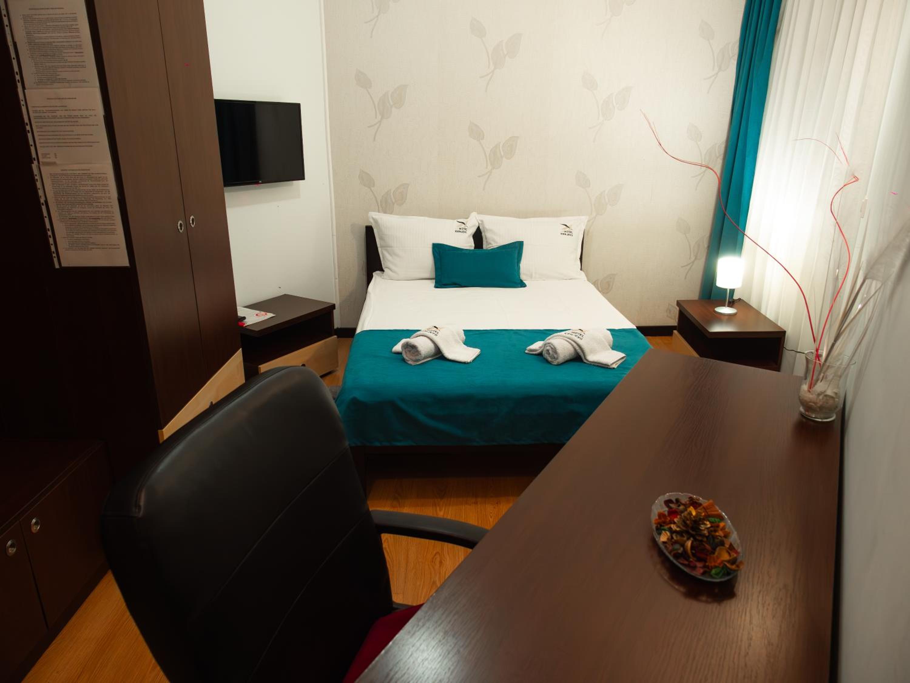 Double Room - Photo 3