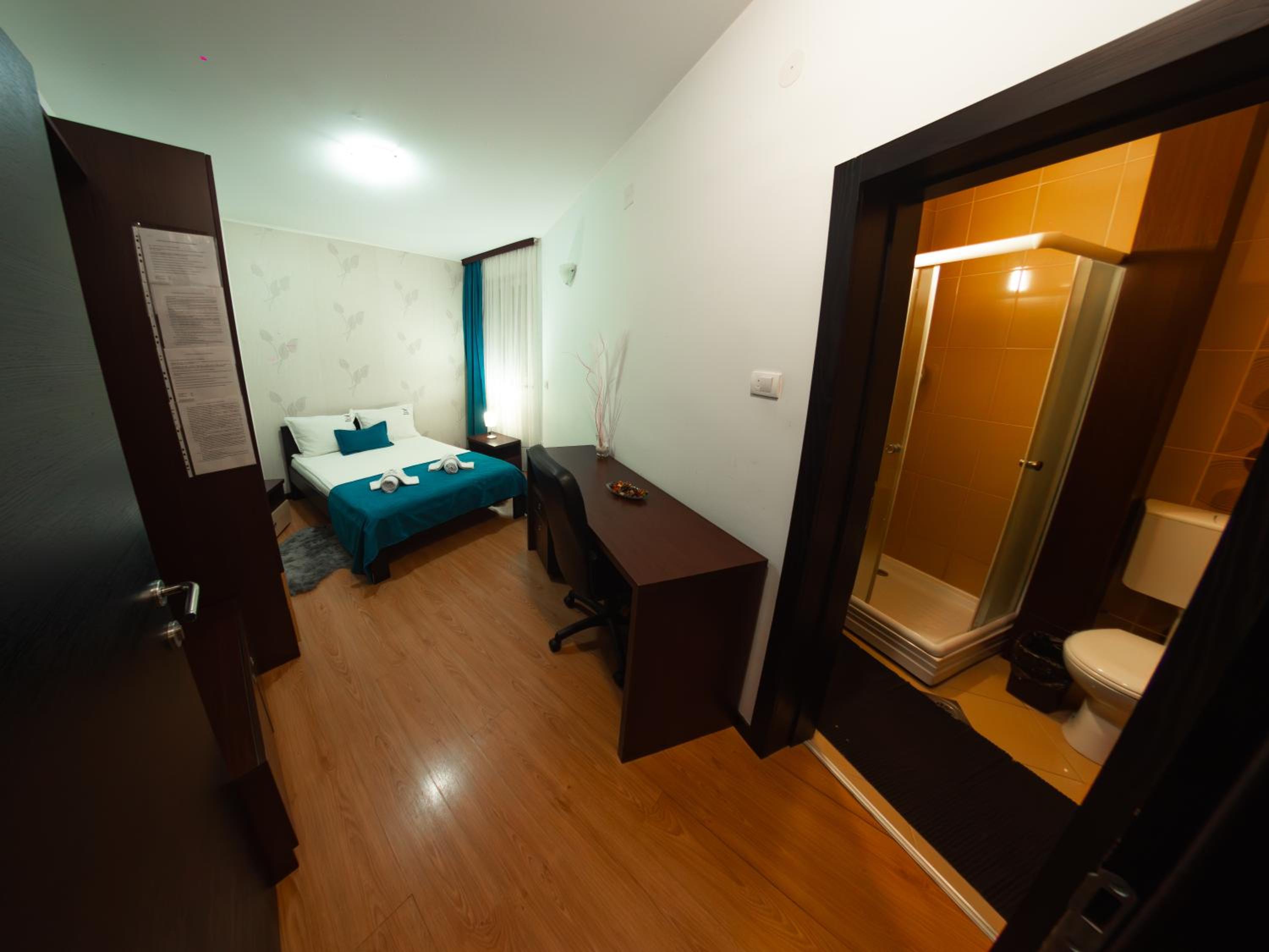 Double Room - Photo 2