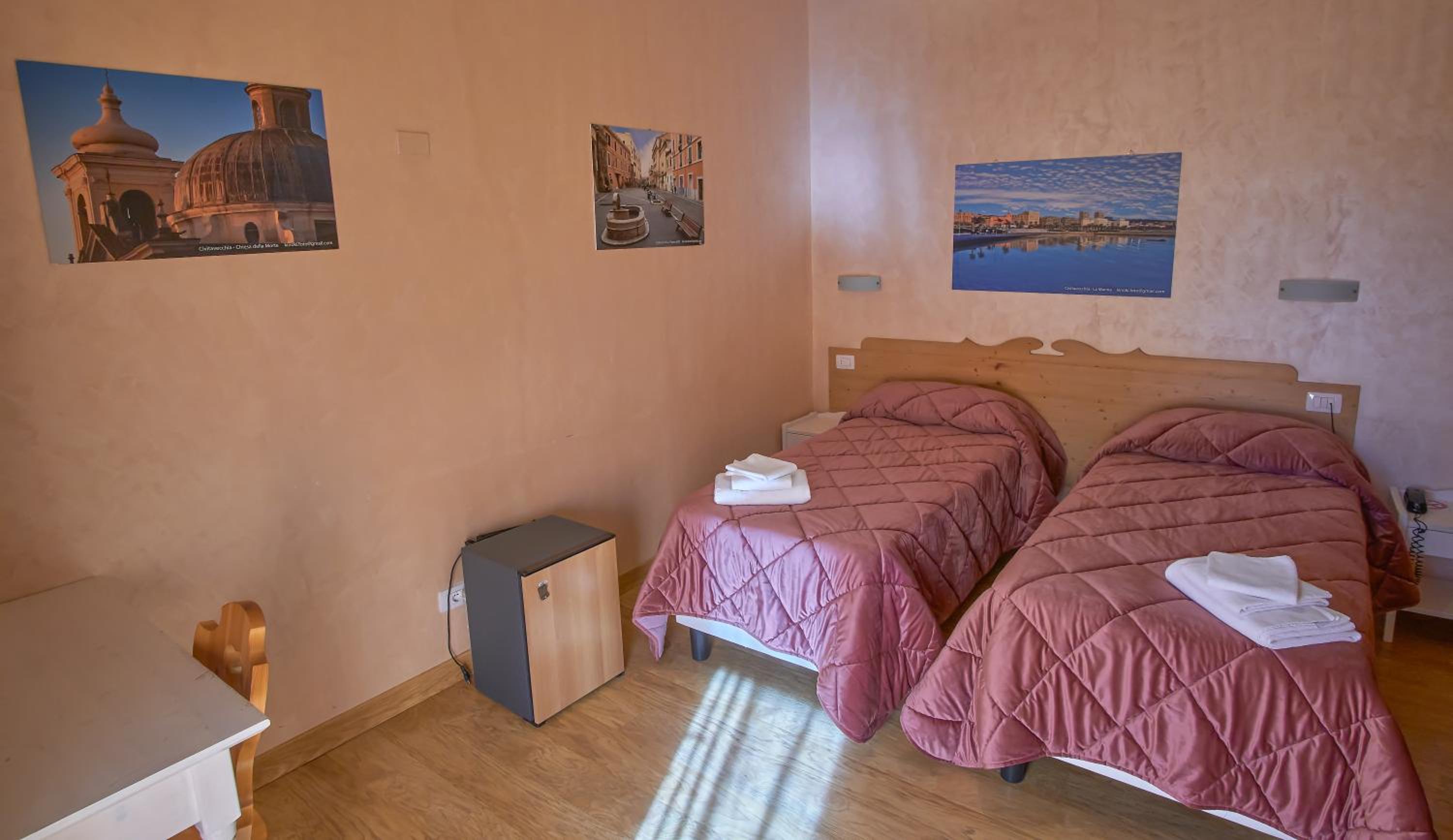 Twin Room with Private Bathroom - Photo 1