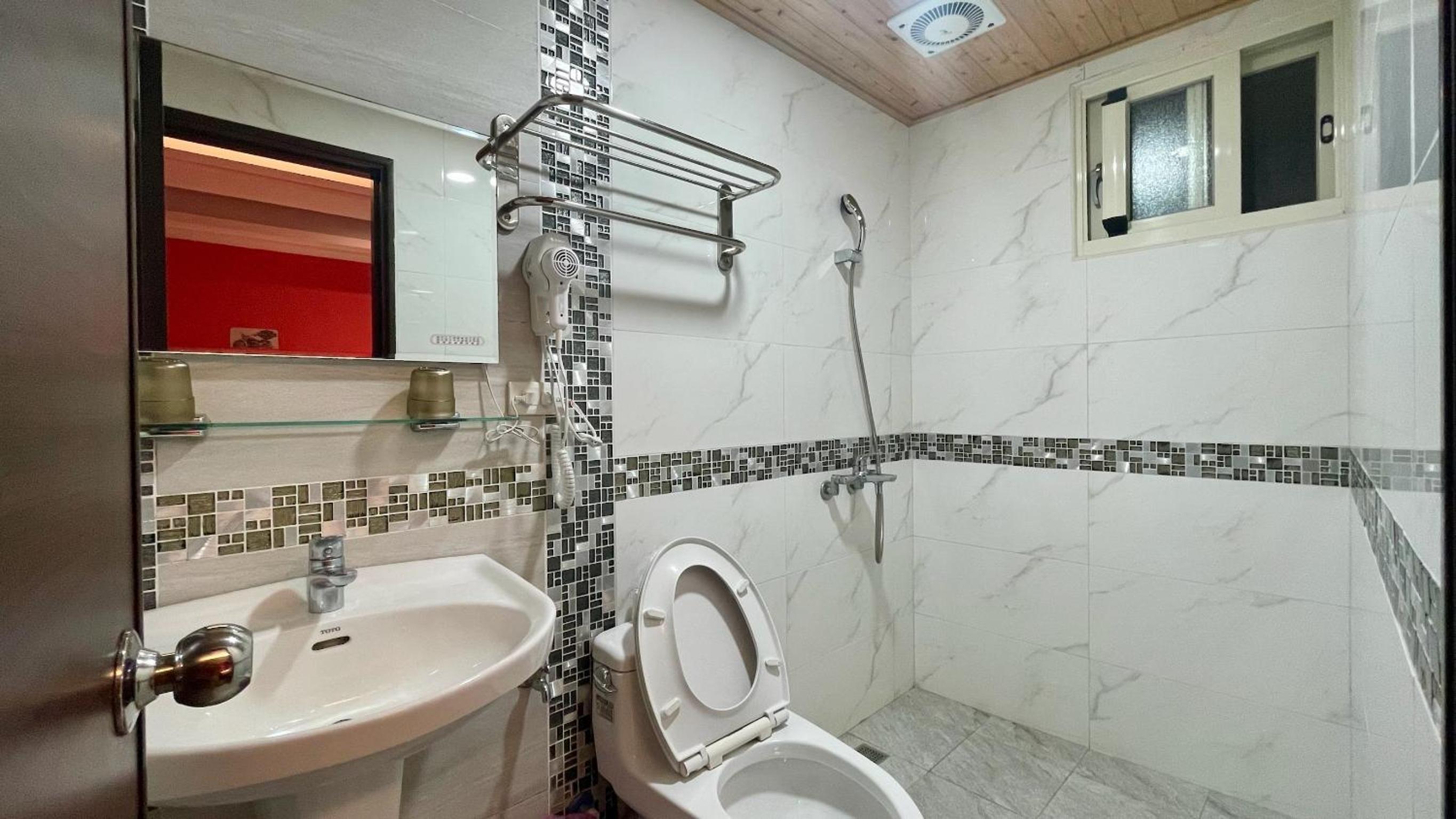 Standard Double Room - Photo 3