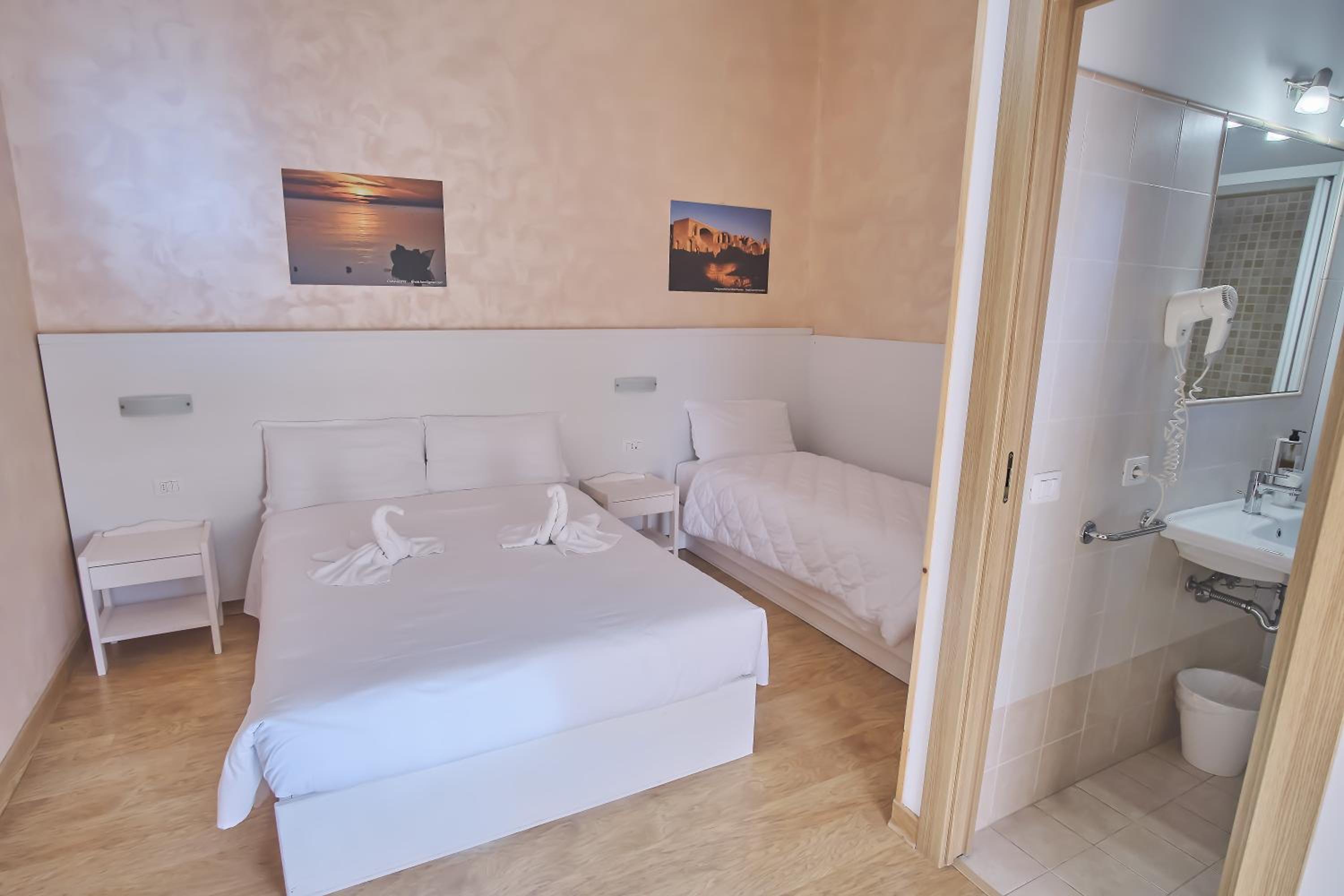 Comfort Triple Room - Photo 11