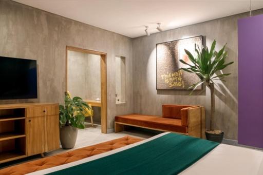 Deluxe Double Room (2 Adults + 1 Child) photo 3