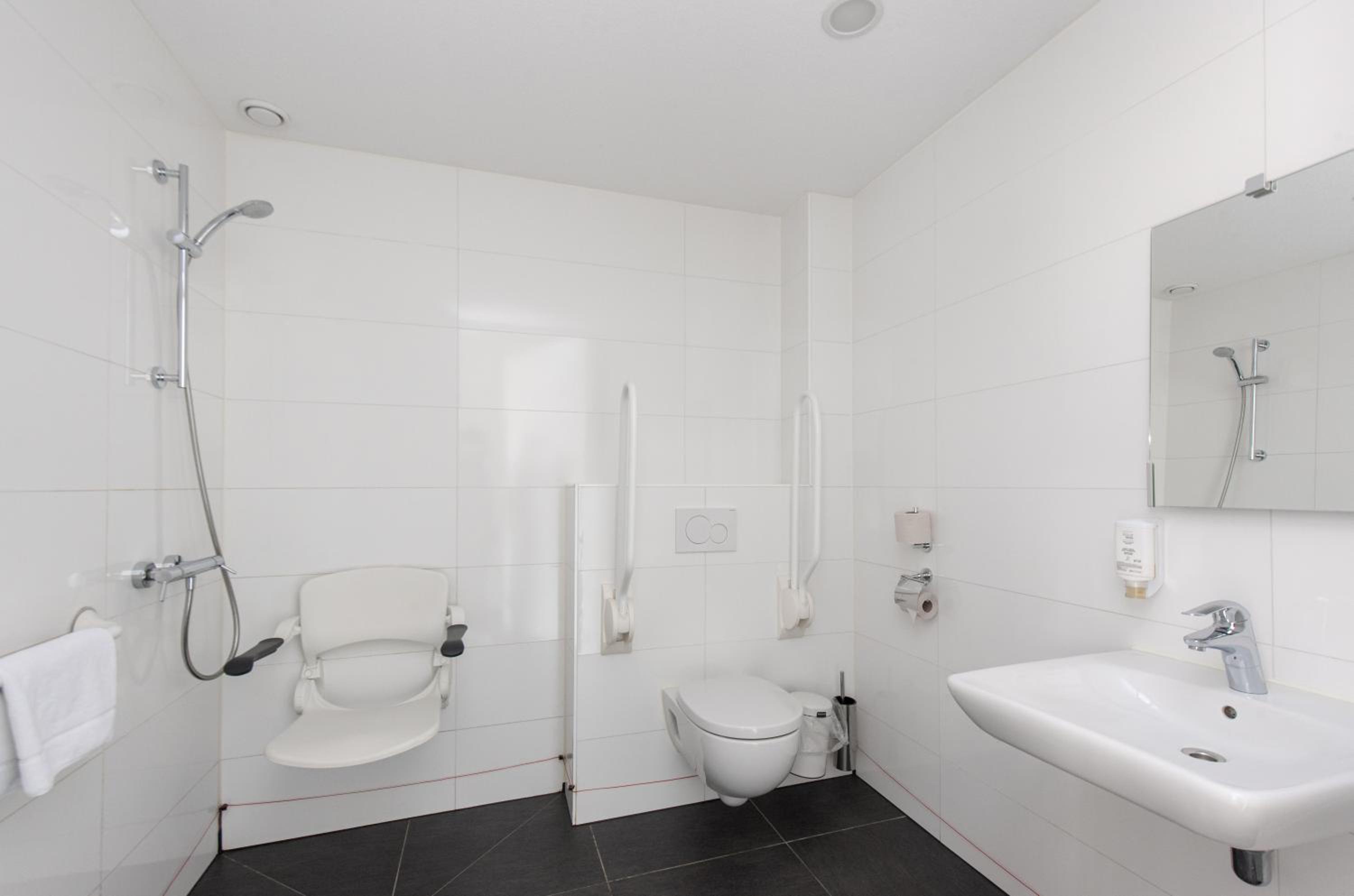 Queen Room - Disability Access photo 3