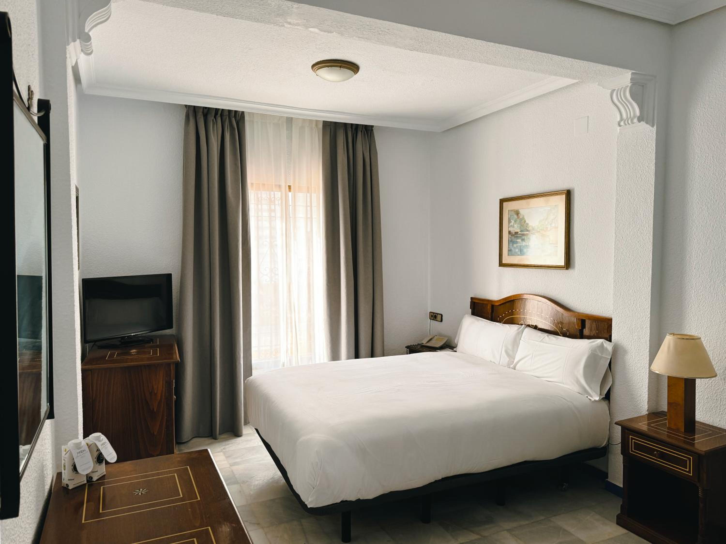 Double Room - Photo 6