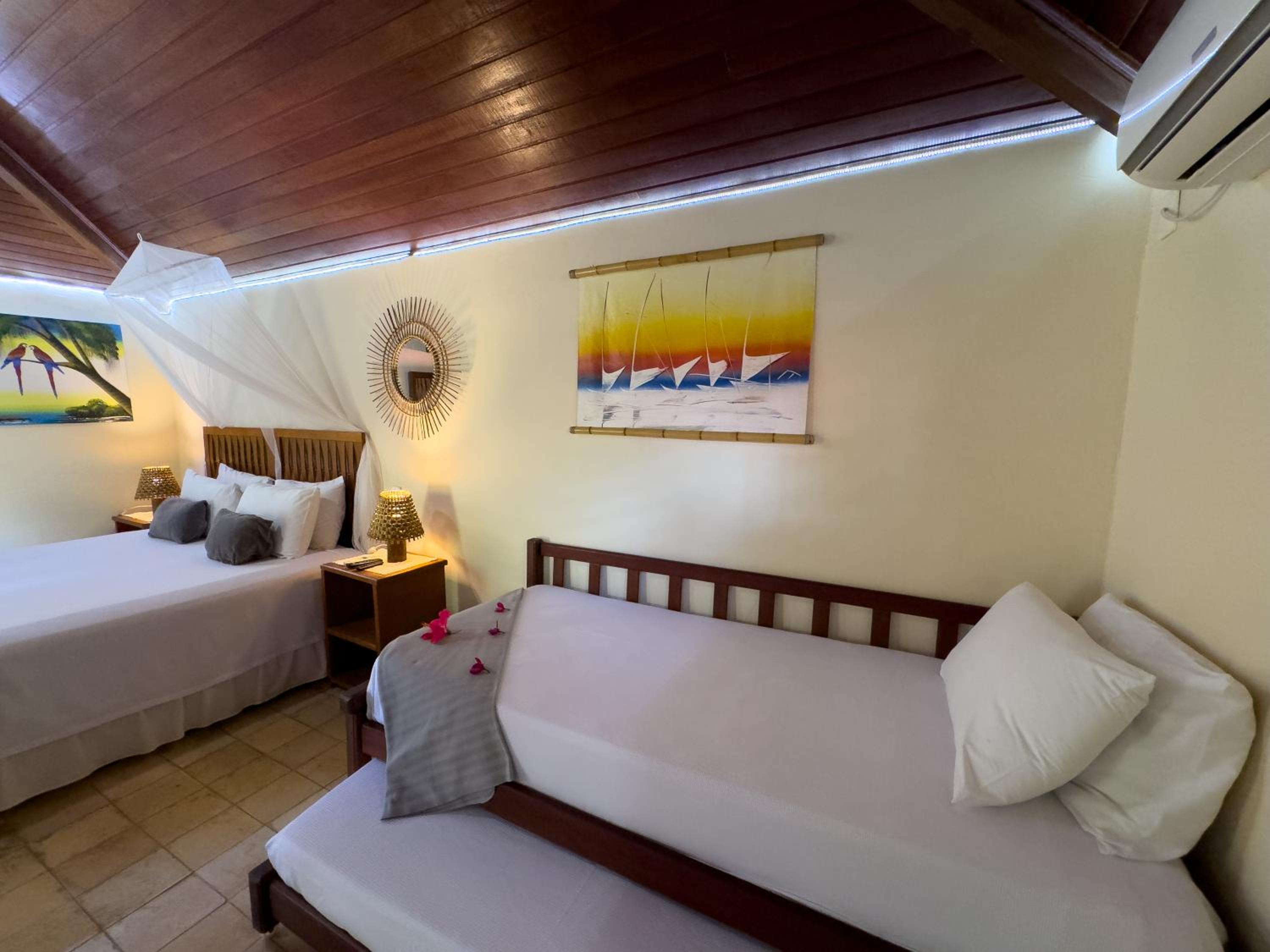 Quadruple Room - Photo 11