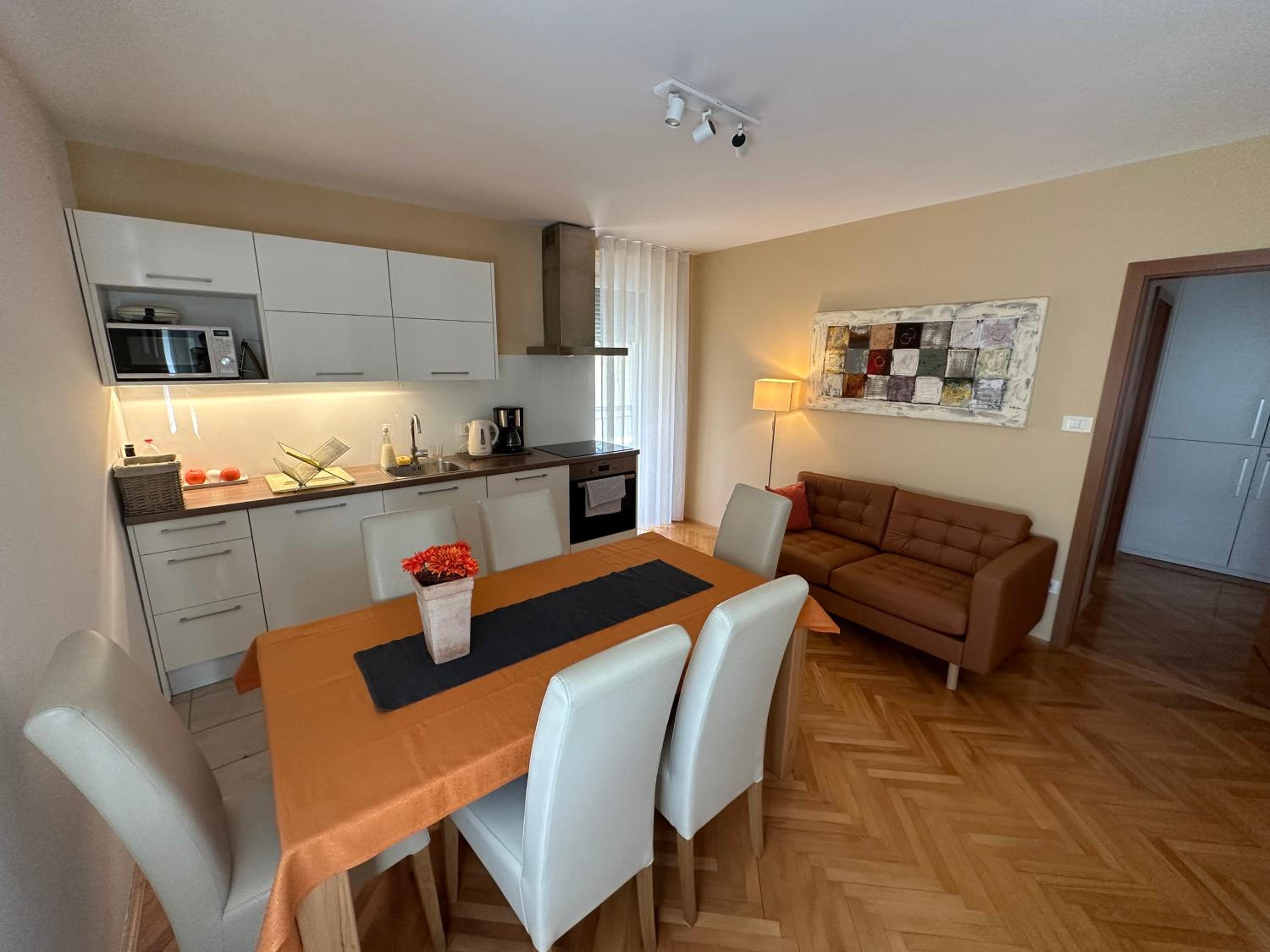 Apartment with Balcony photo 1