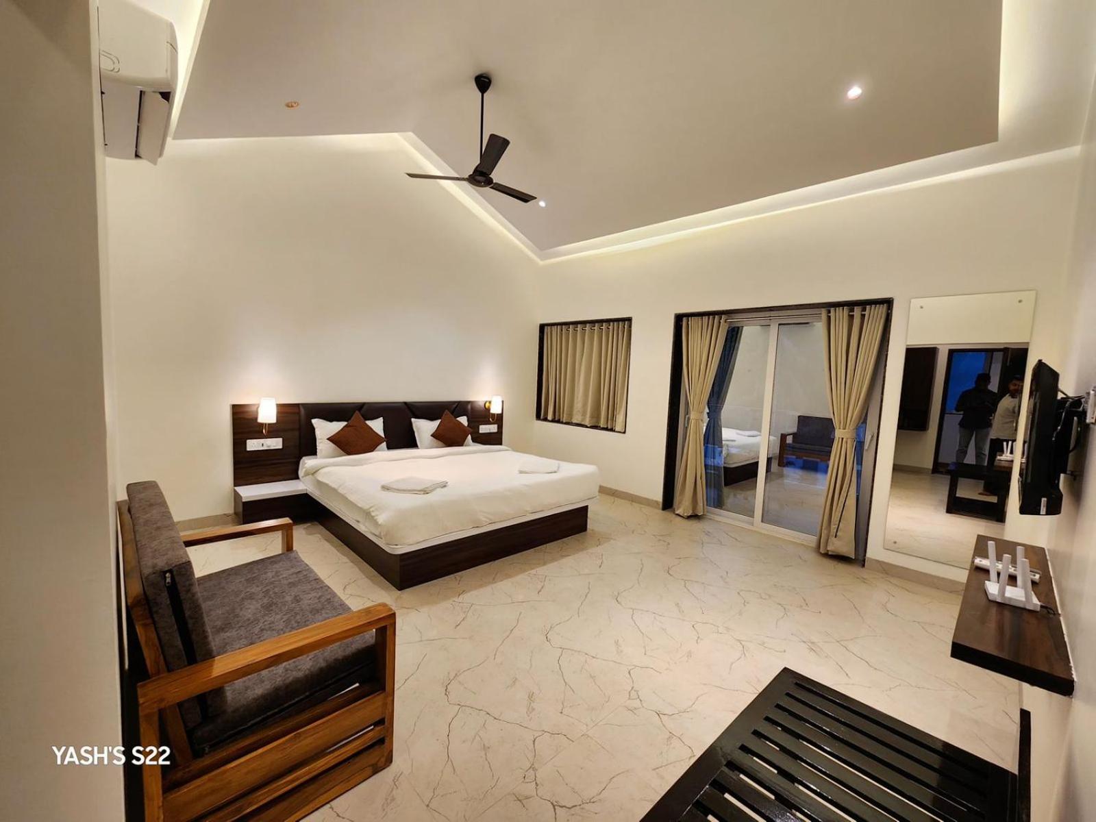 Deluxe Double Room With Balcony photo 1