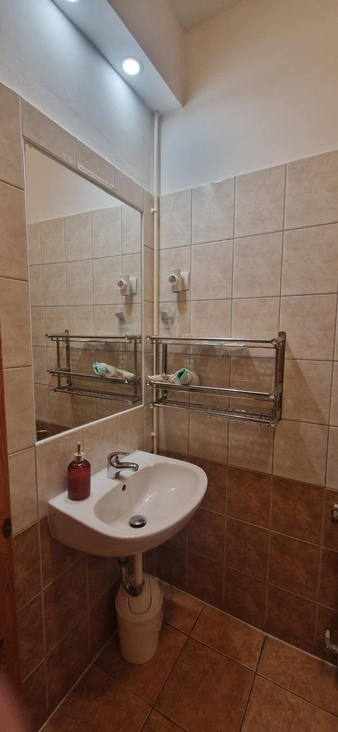 Double or Twin Room - Photo 7