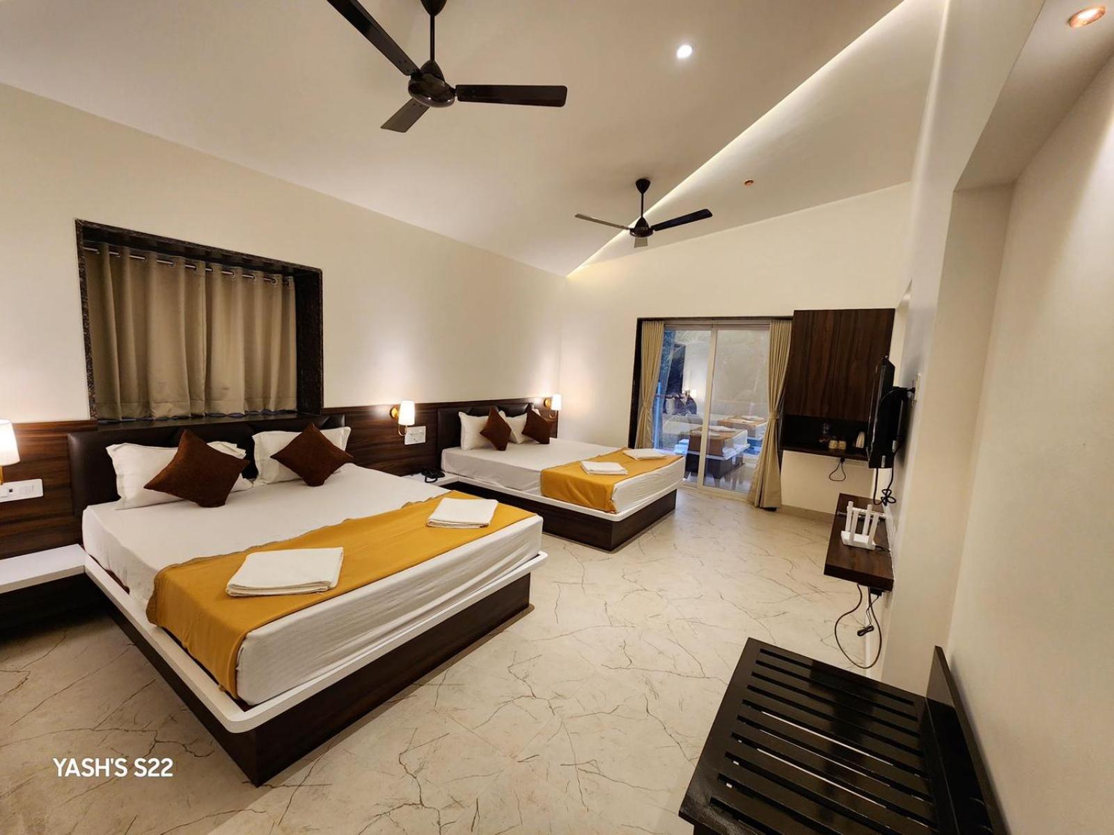 Family Room With Balcony photo 1