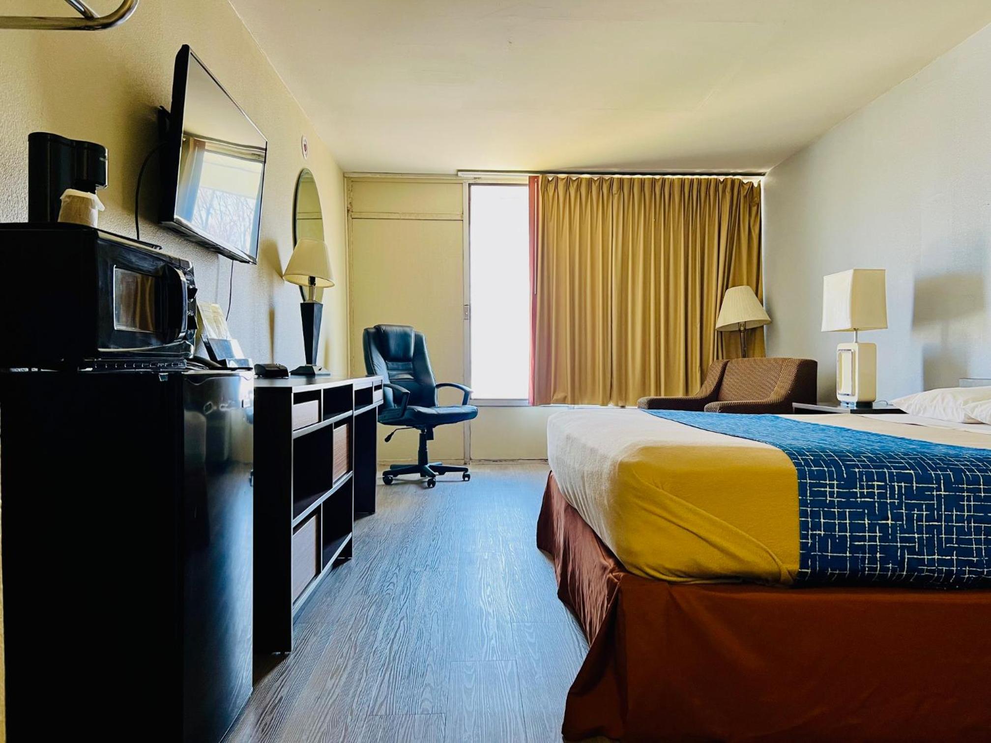 King Room - Non-Smoking photo 1