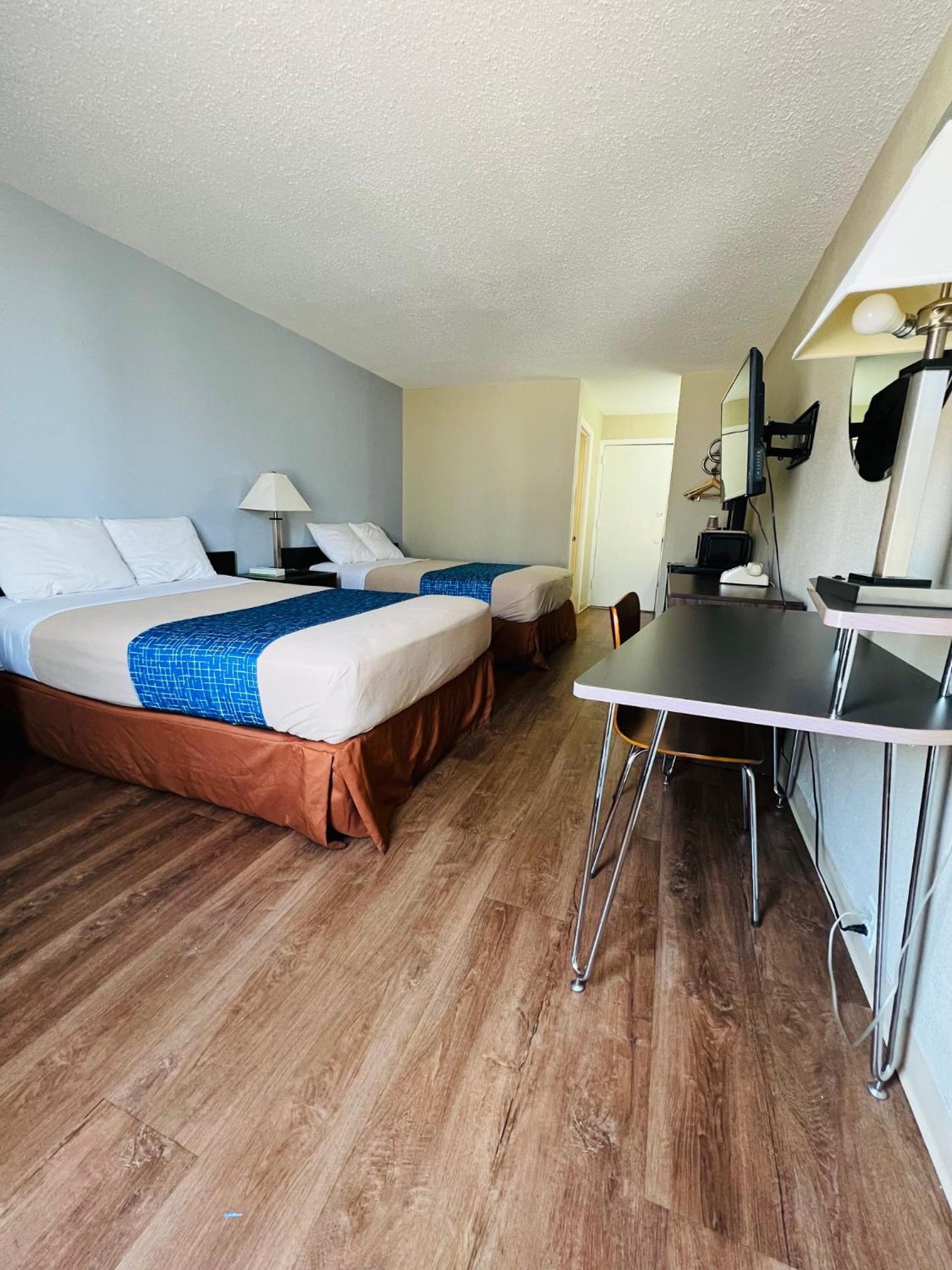 Double Room with Two Double Beds - Non-Smoking photo 2