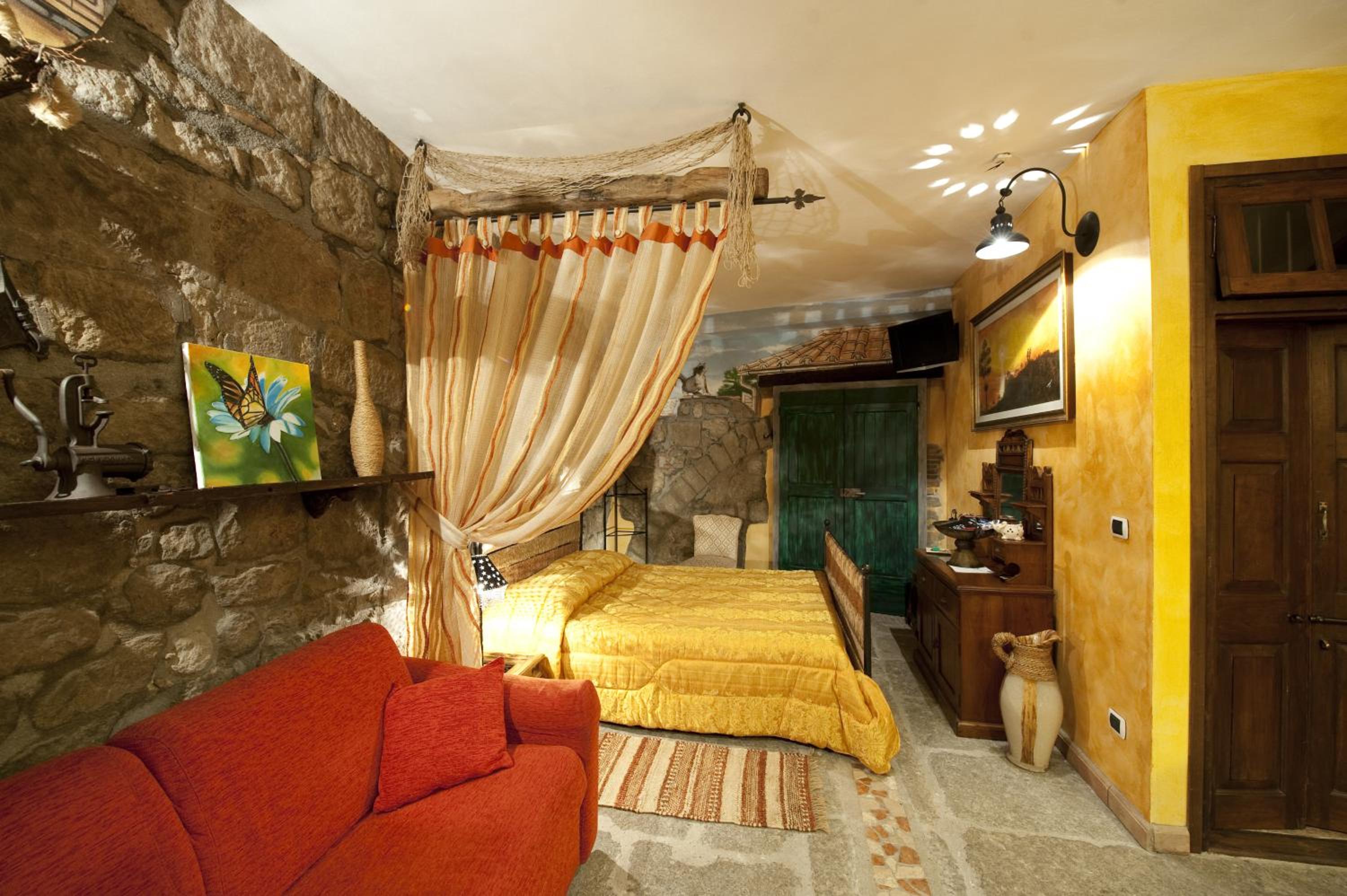 One-Bedroom House - Photo 45