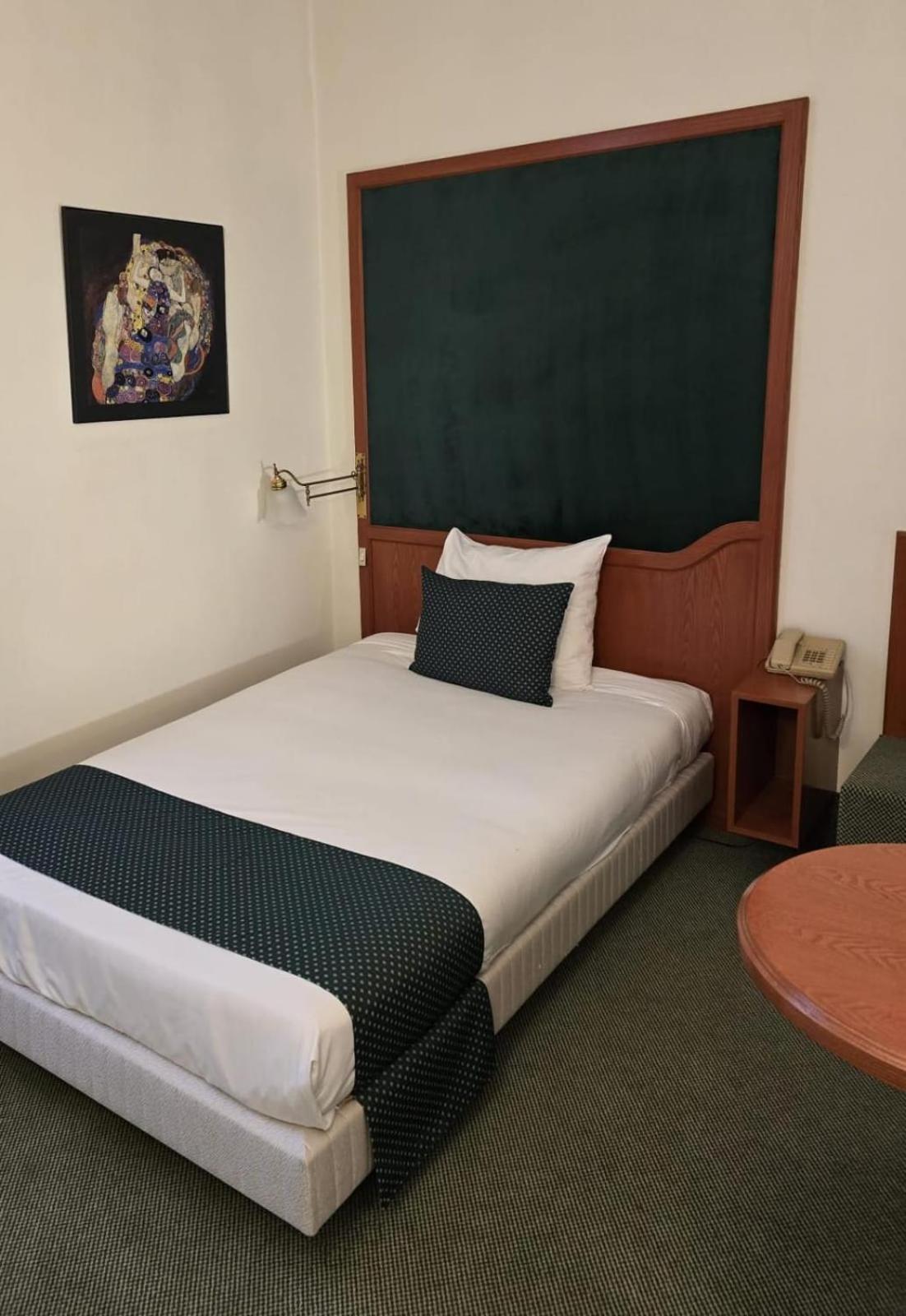Single Room - Photo 1