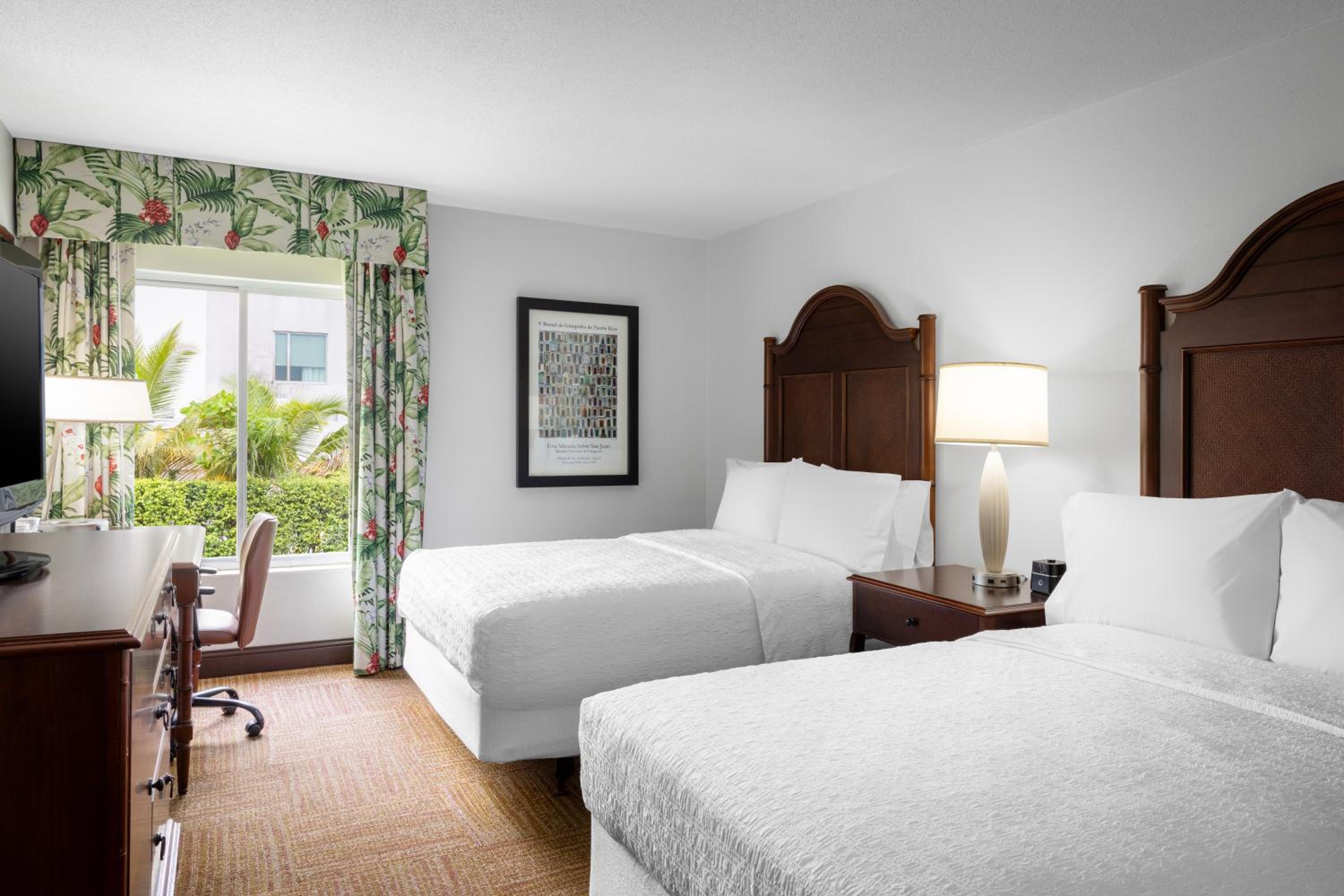 Double Room with Two Double Beds and Roll-In Shower - Photo 8