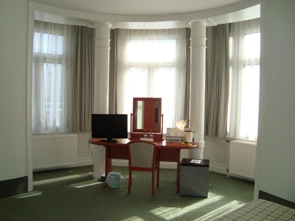 Standard Twin Room - Photo 9
