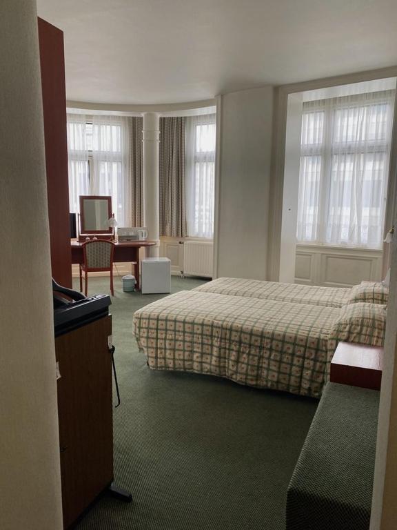 Standard Twin Room - Photo 7