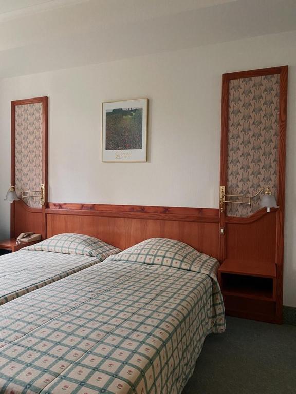 Standard Twin Room - Photo 8