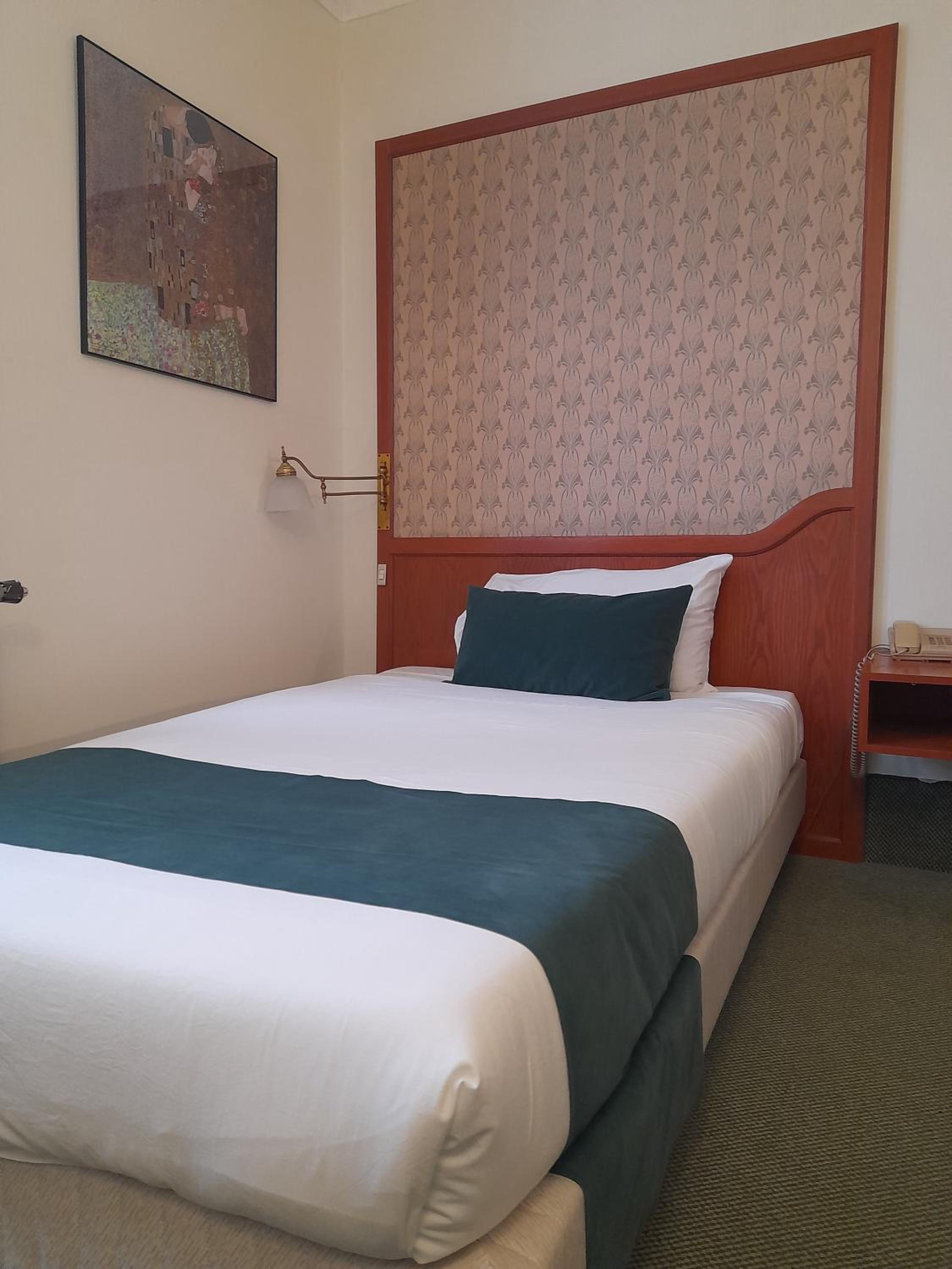Single Room - Photo 6