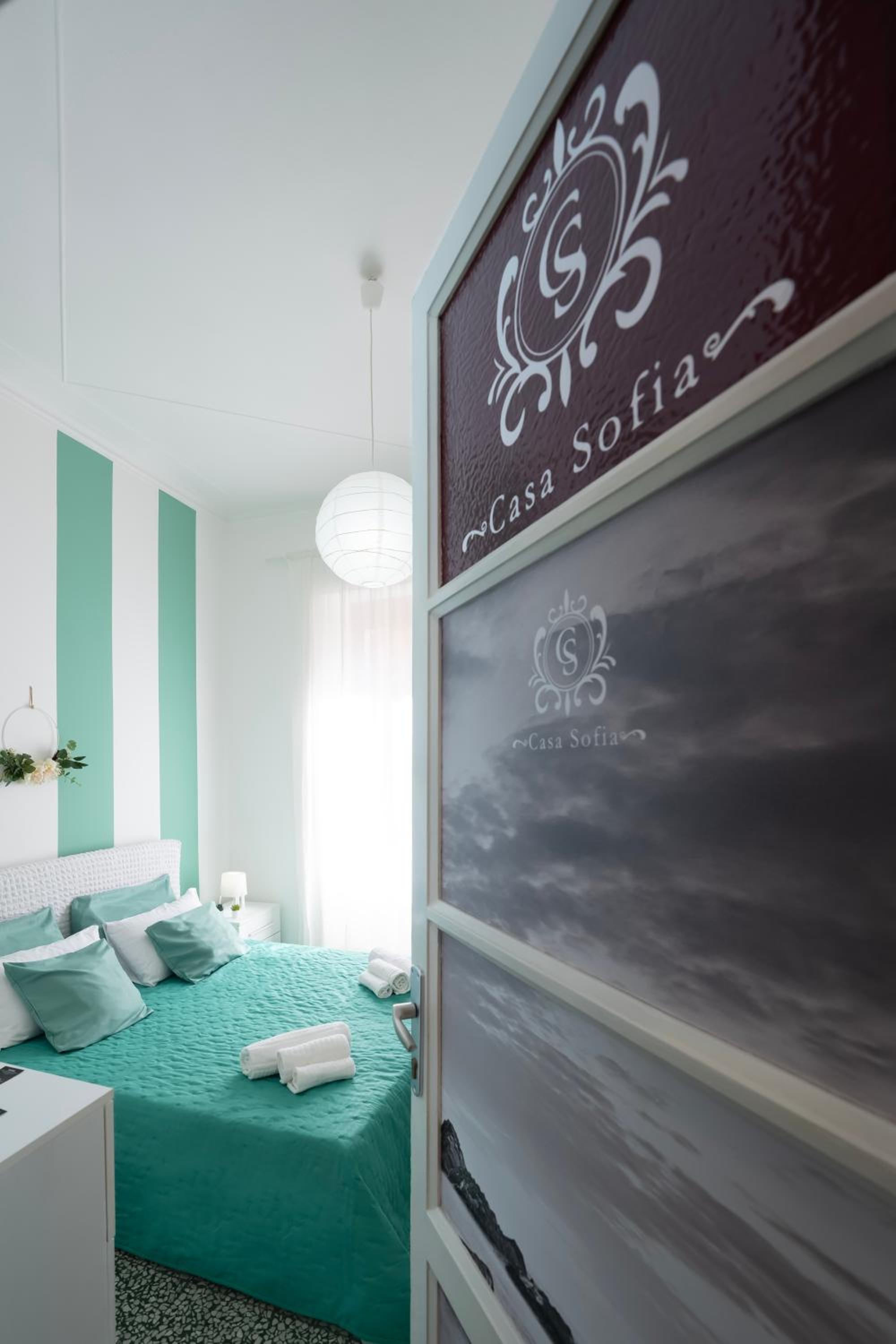 Double Room with Private Bathroom - Photo 2