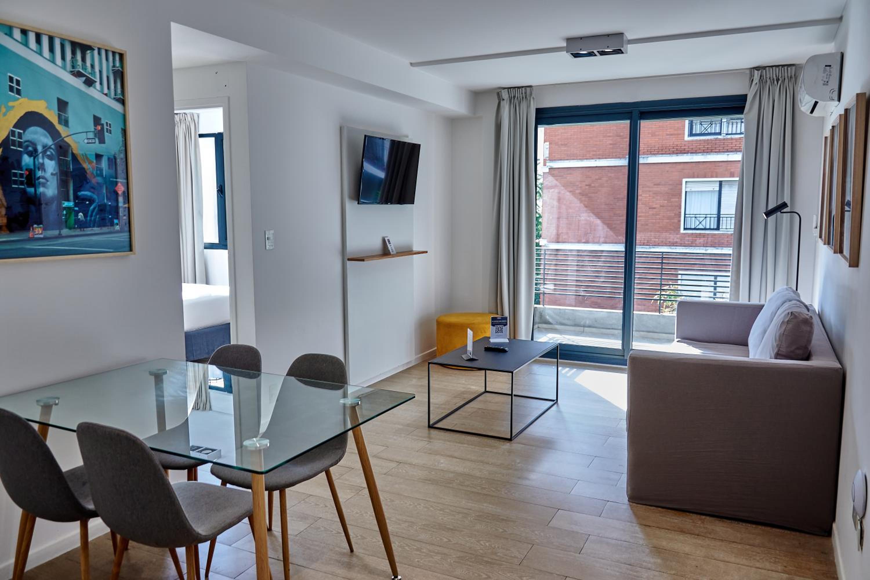 One-Bedroom Apartment photo 1