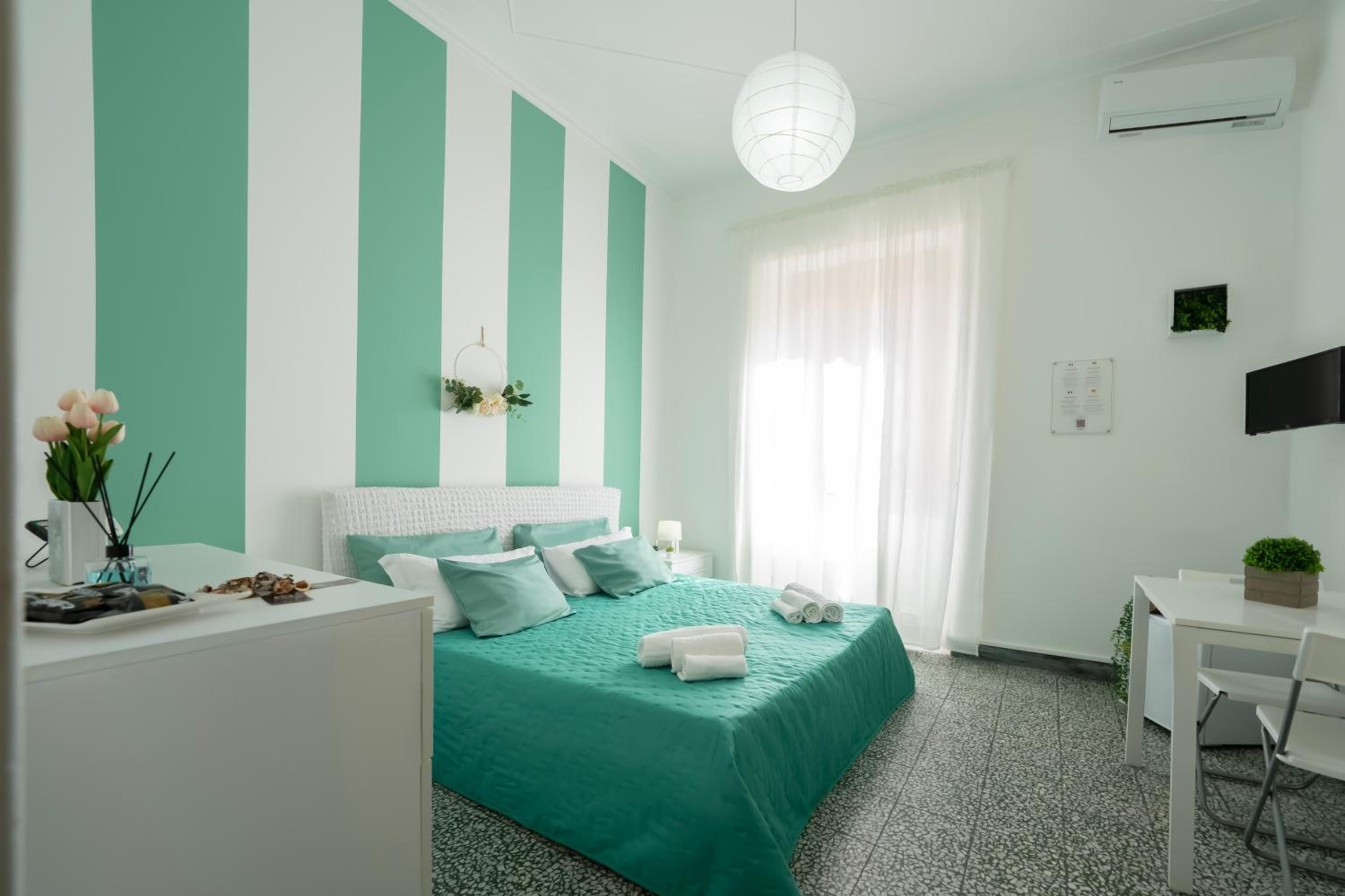 Double Room with Private Bathroom - Photo 7