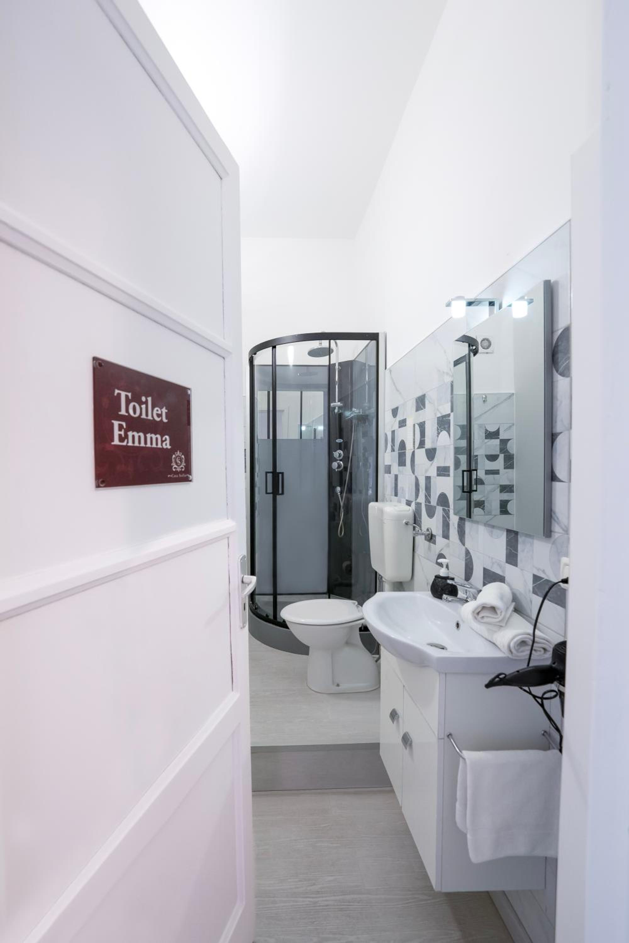 Double Room with Private Bathroom - Photo 8