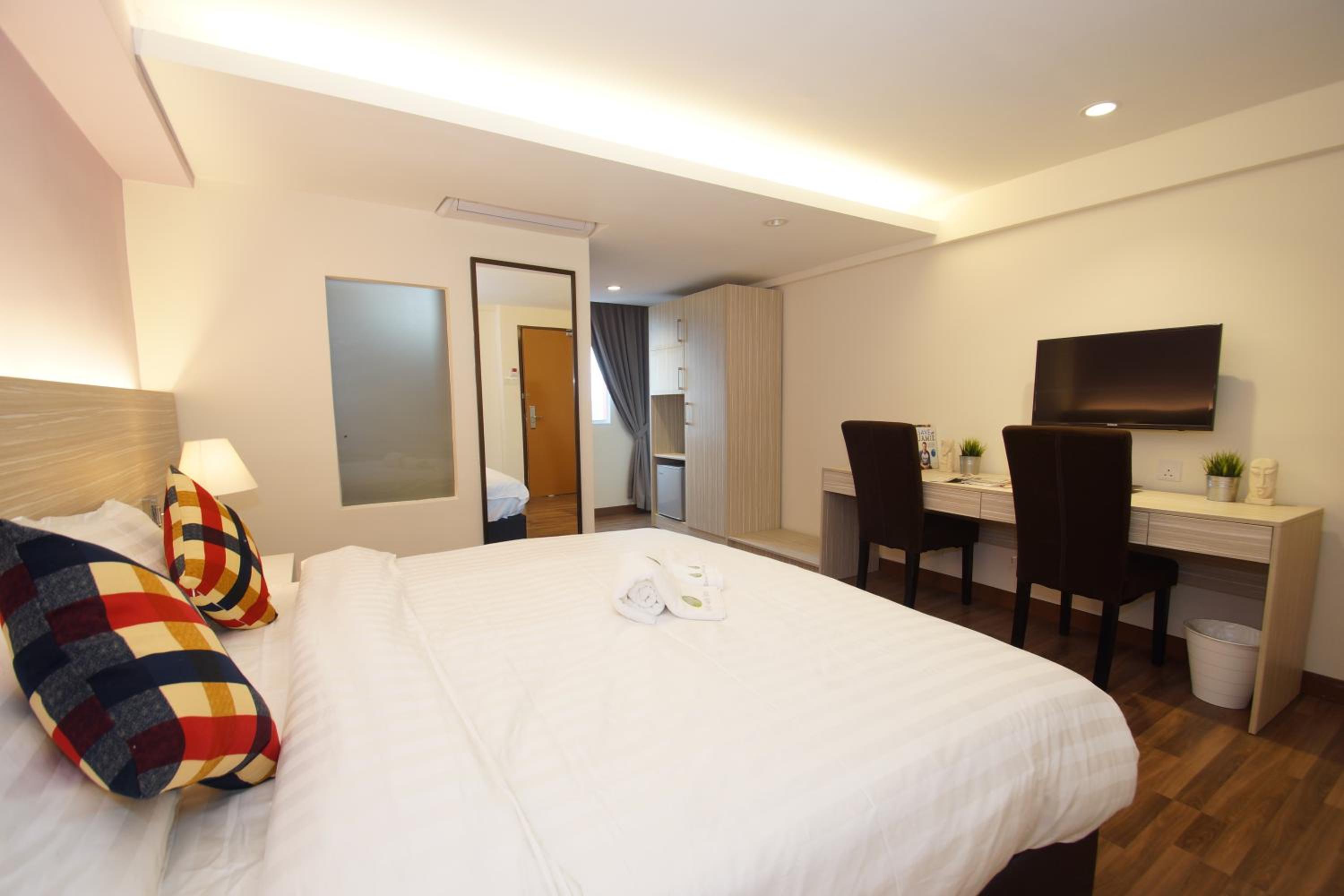 Deluxe Double Room with Balcony photo 2