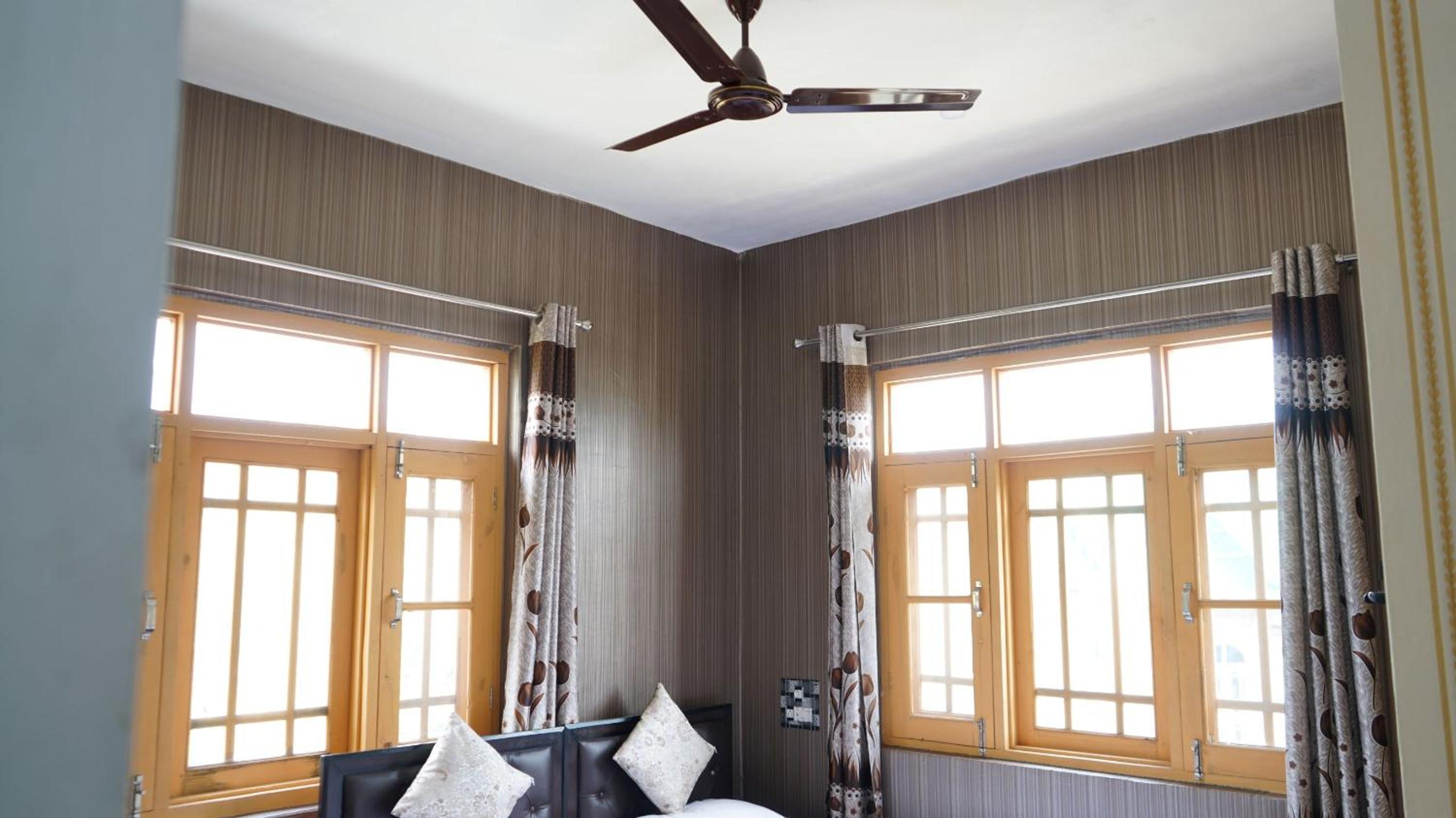 Basic Triple Room photo 1