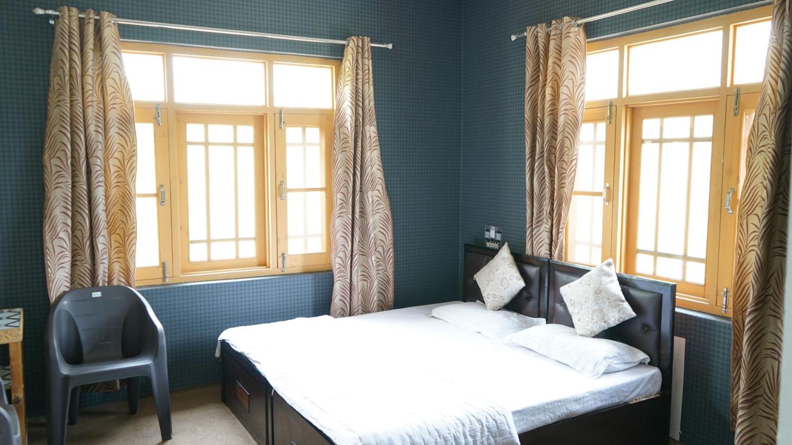 Basic Triple Room photo 3