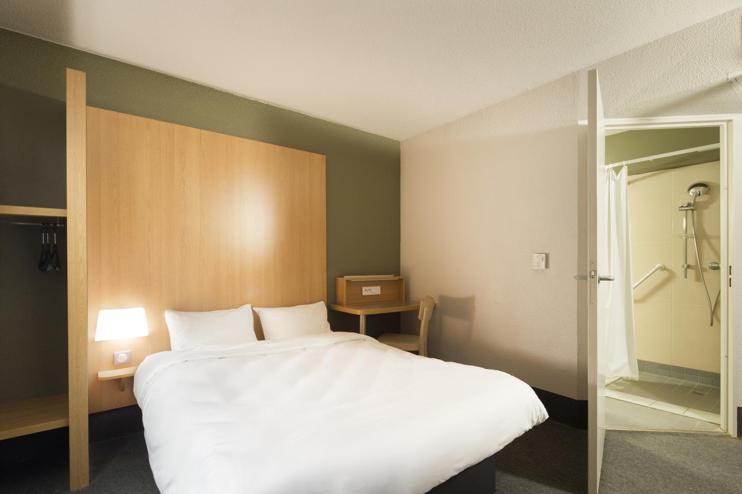 B&B HOTEL Paris Romainville Noisy-le-Sec