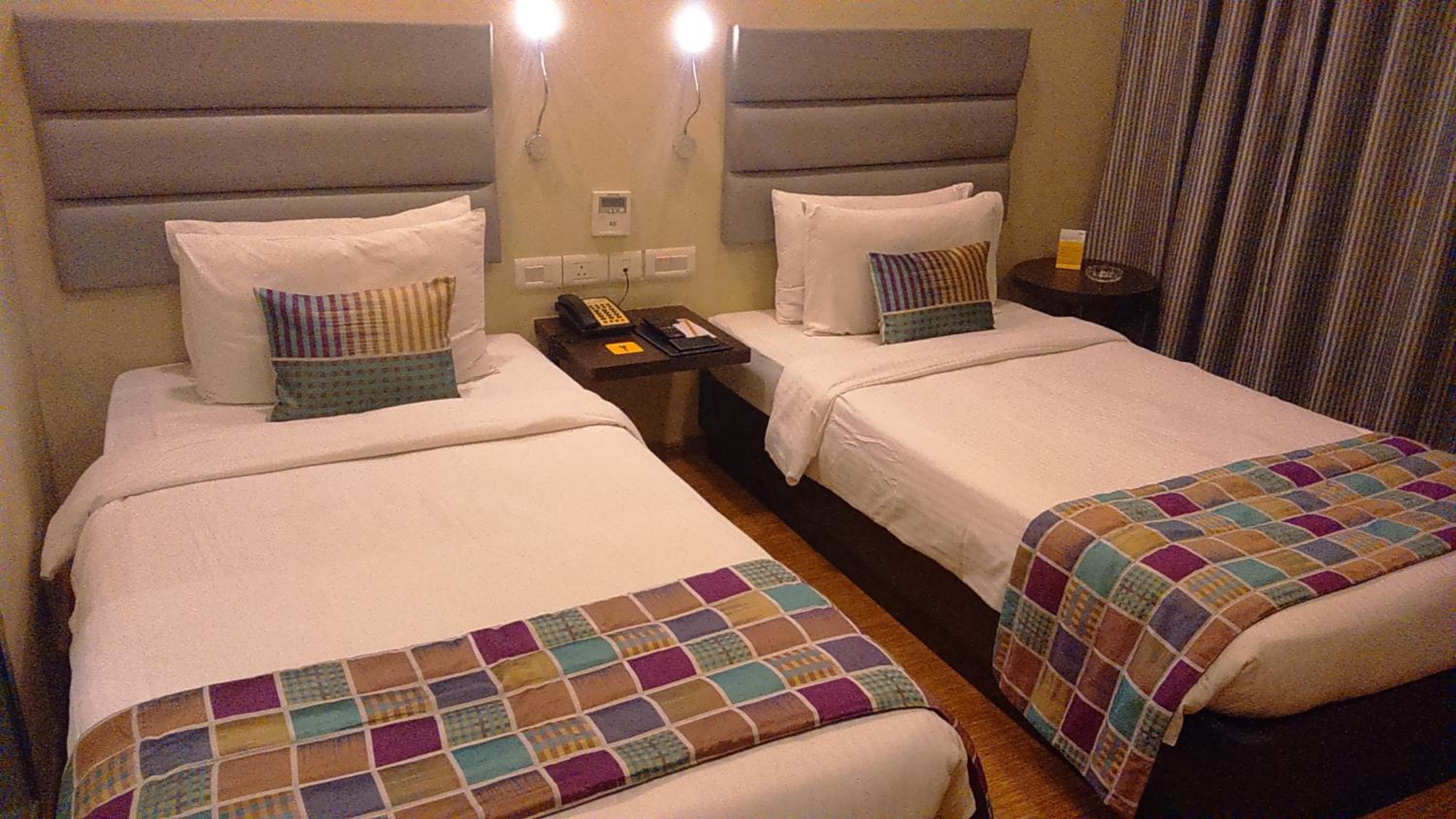 Keys Indulge Room (25 % Discount On F&B services,Complimentary Hi-Tea,20% off on Dinner and 10% Off on Laundry service) - Photo 2