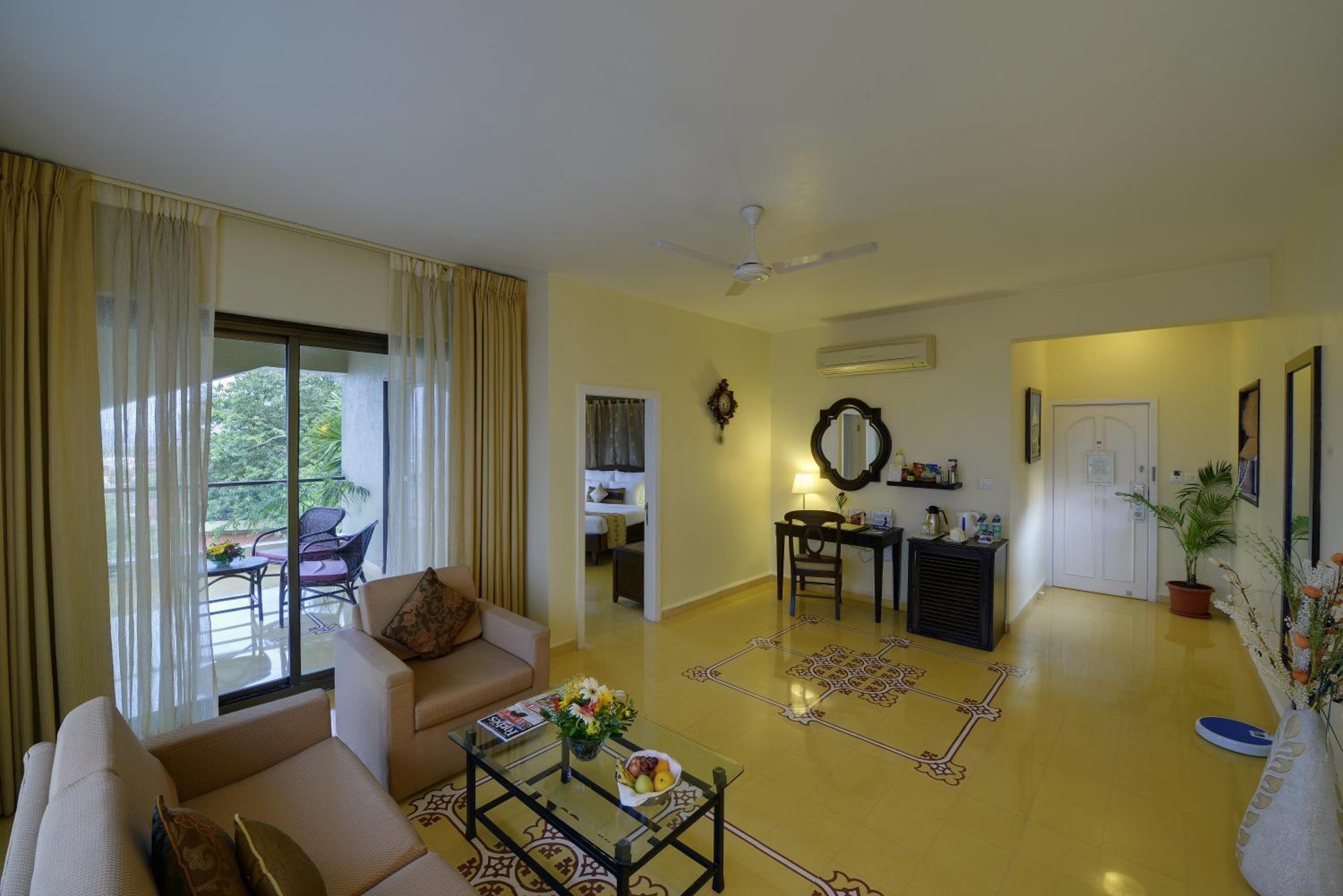 Suite with Balcony - Photo 7
