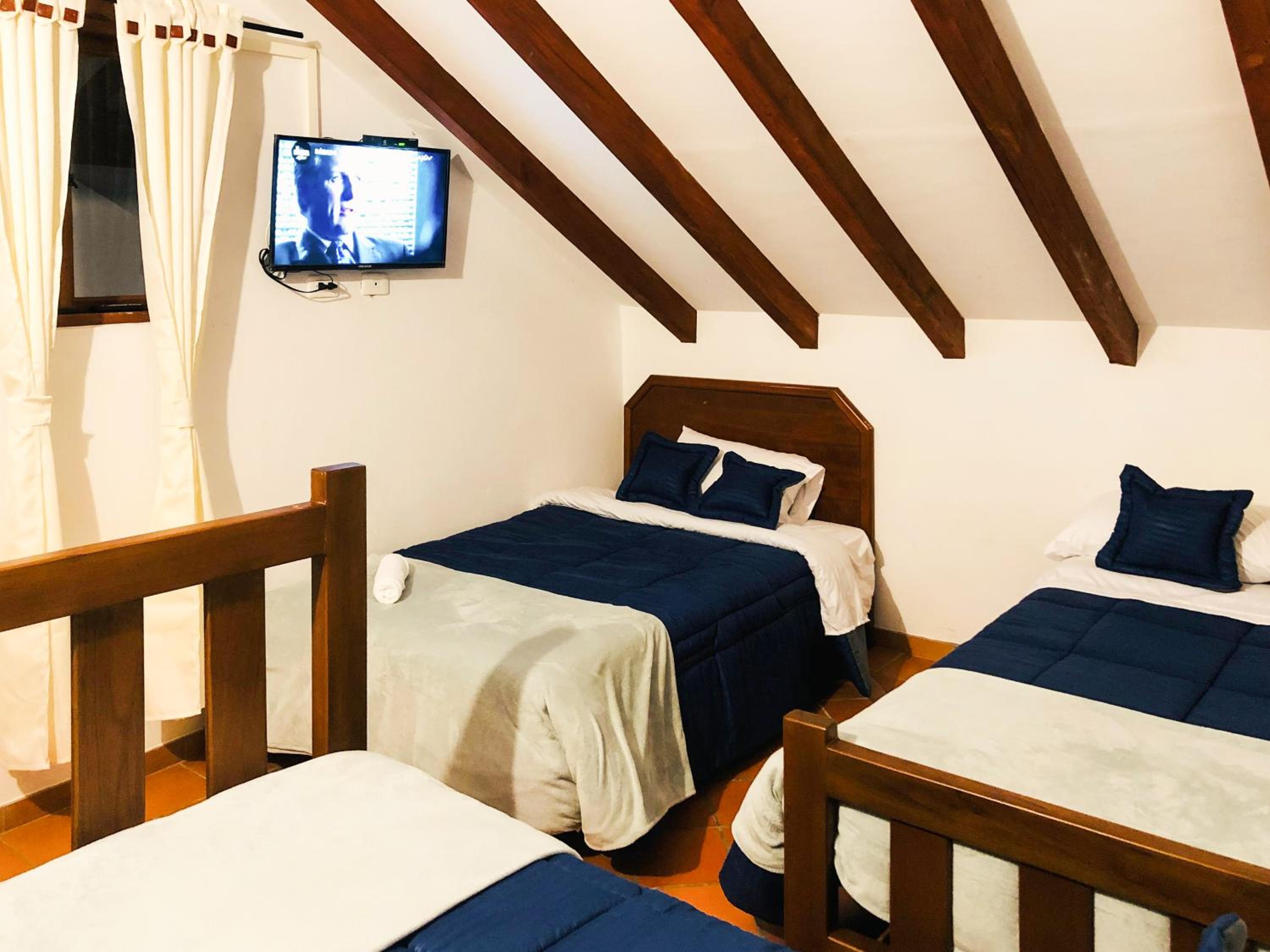 Economy Quadruple Room with Shared Bathroom photo 3