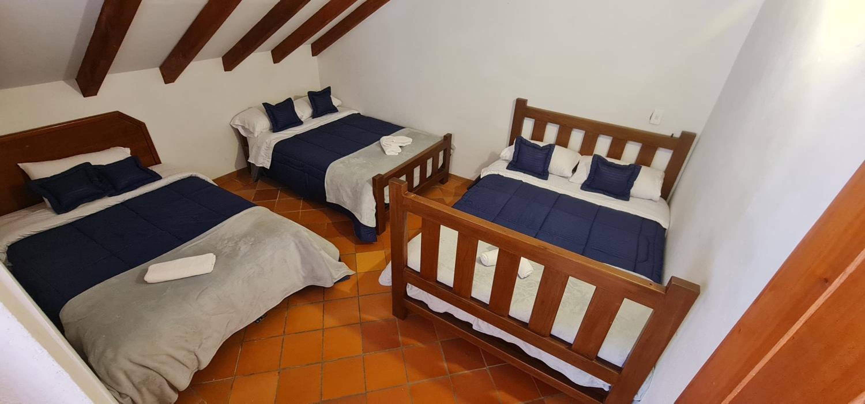 Economy Quadruple Room with Shared Bathroom photo 2