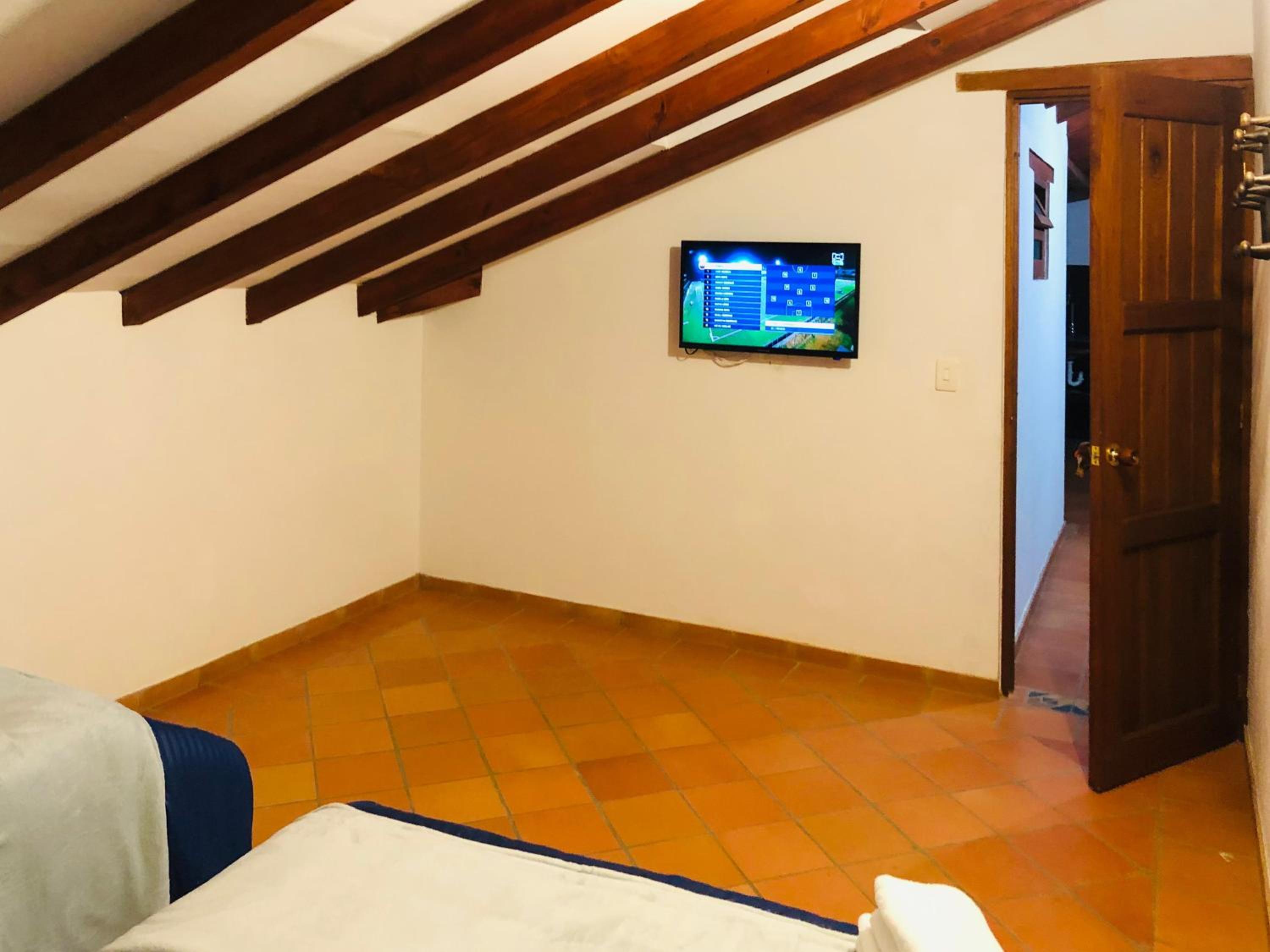 Economy Triple Room with Shared Bathroom photo 1