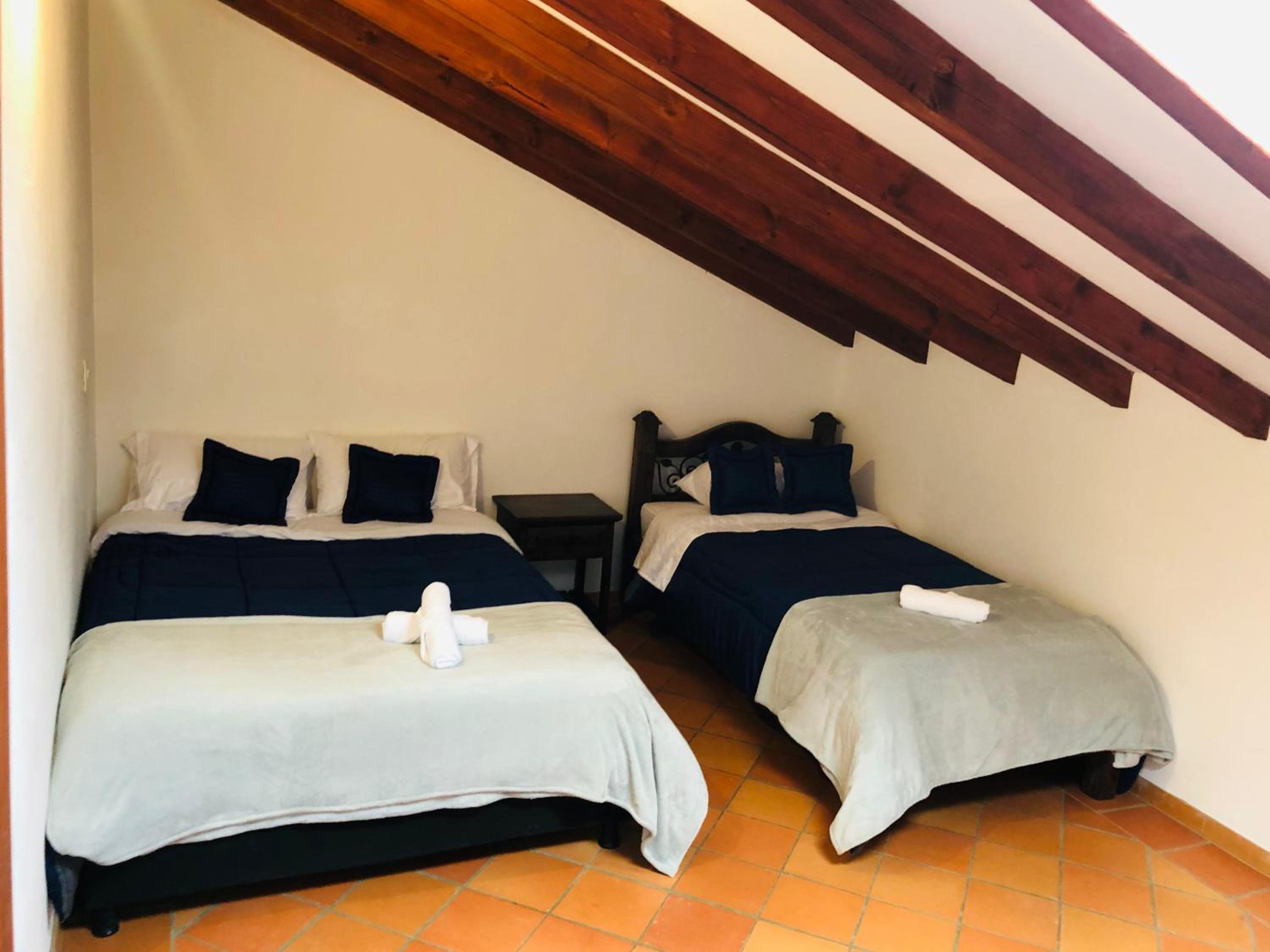 Economy Triple Room with Shared Bathroom photo 3