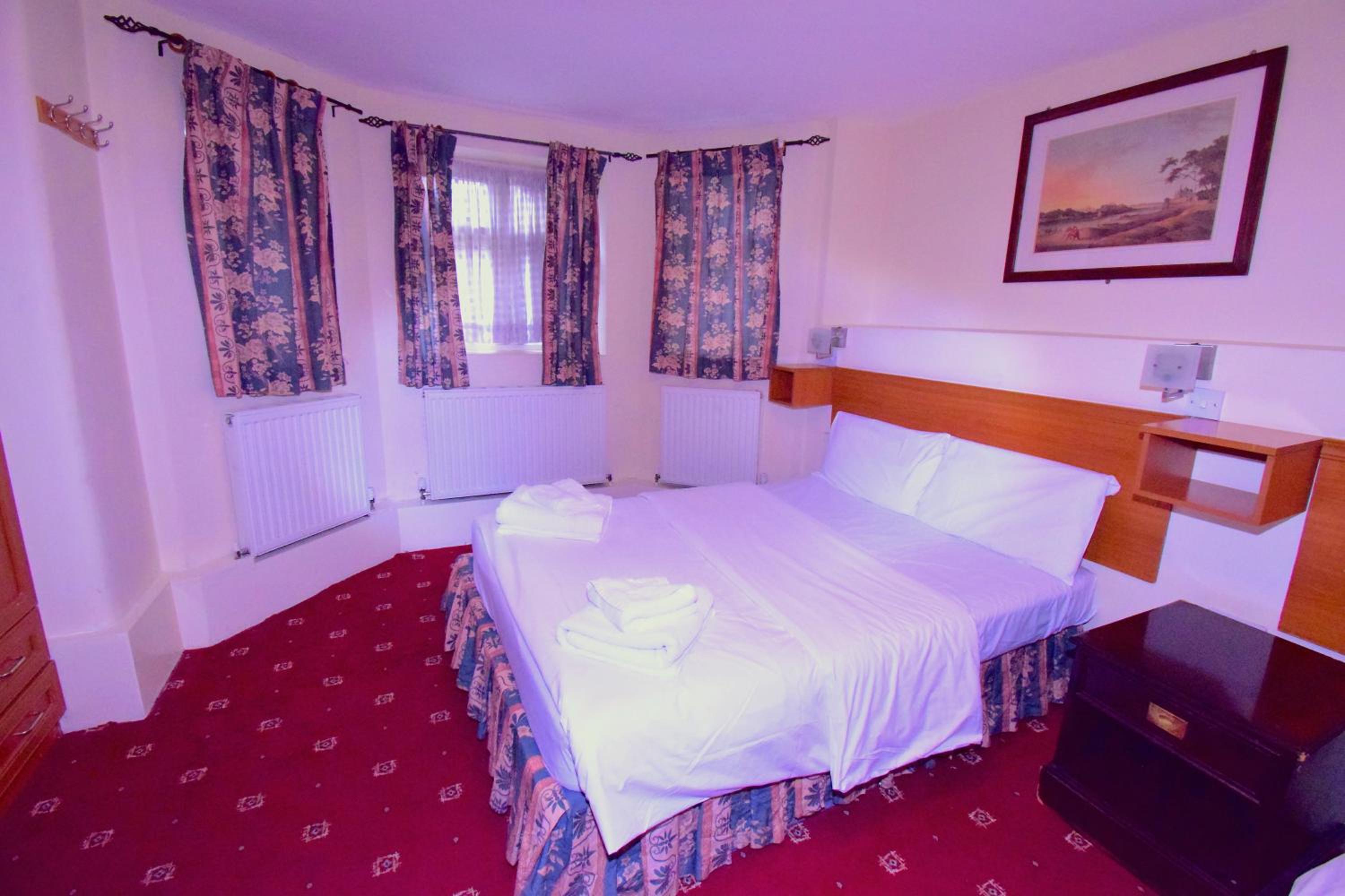 Triple Room with Private Bathroom (1 Double Bed & 1 Single Bed) photo 2