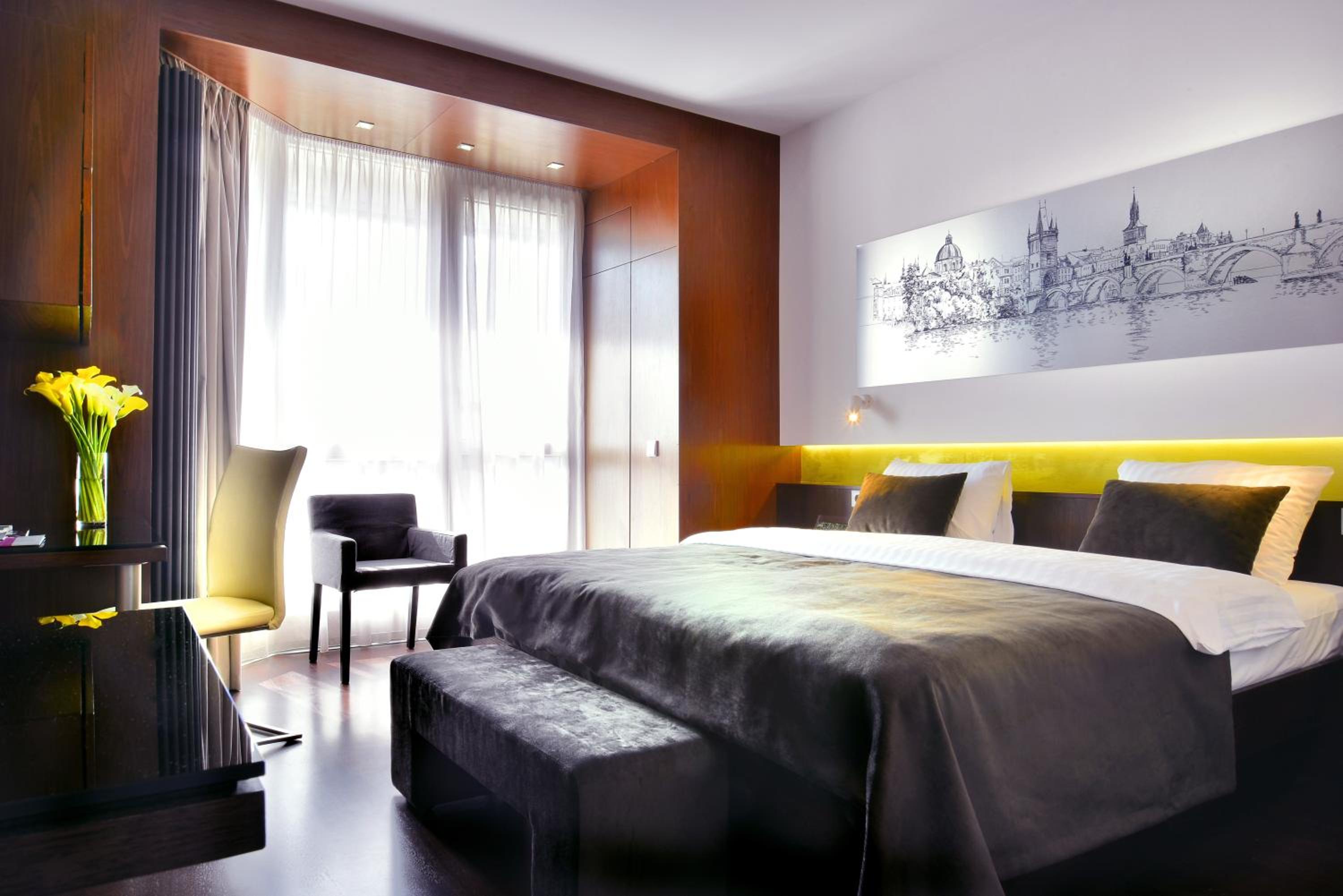 Executive Double Room thumbnail 6